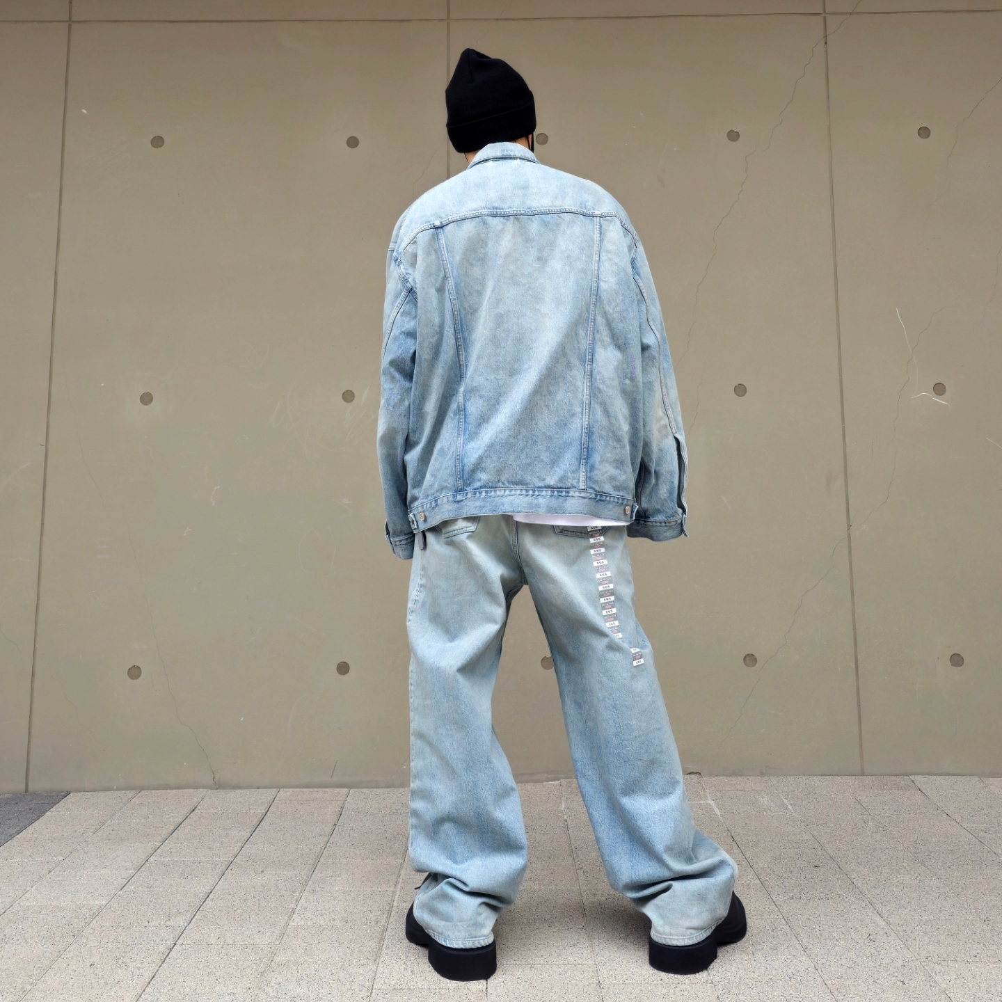 Balenciaga Steroid Derby Black, Balenciaga Denim Size Sticker Jacket in Blue 착용 스타일 - 3
