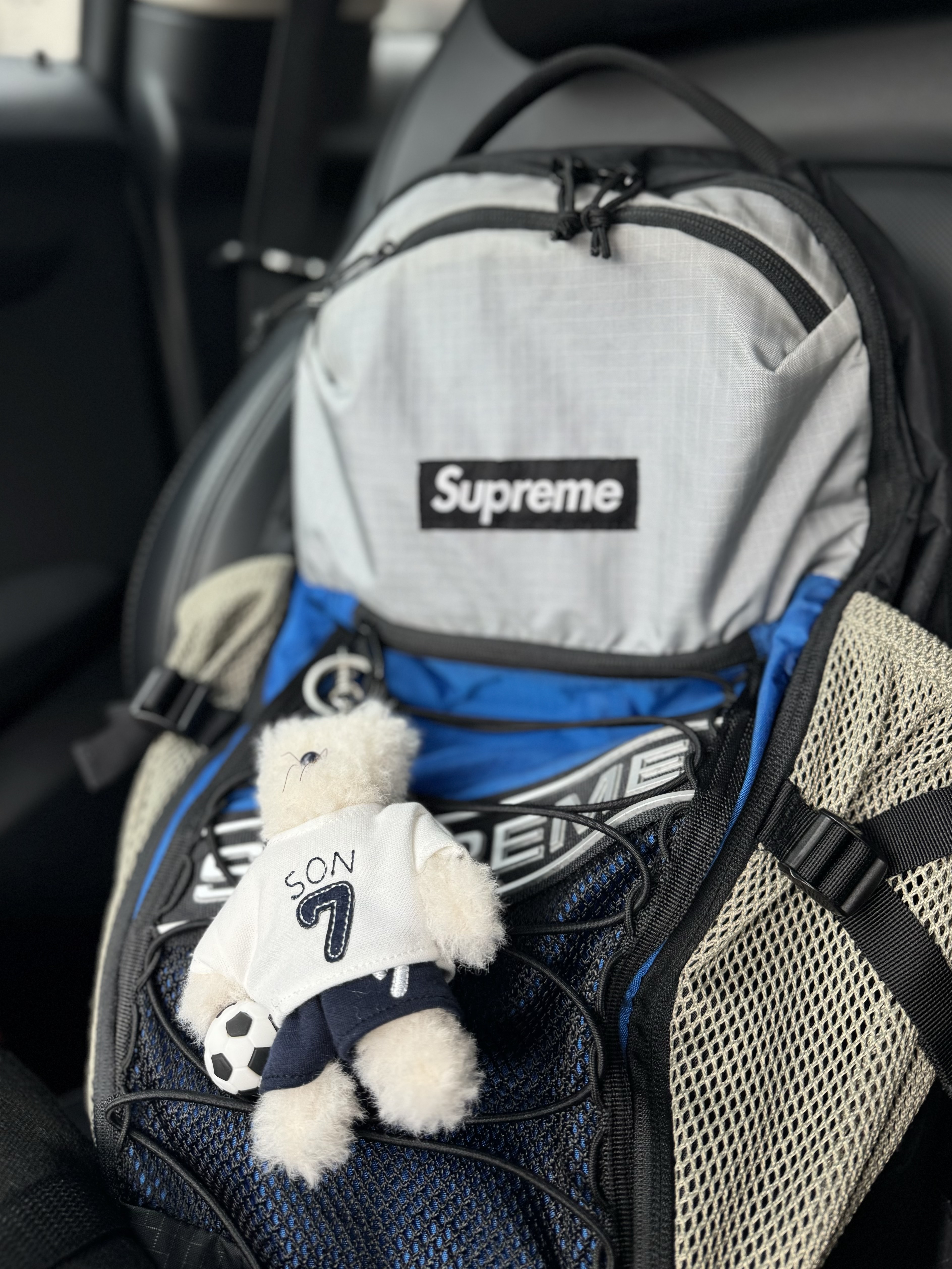 [예약 배송] NOS7 x Monamhee SON.hee Cream, Supreme Backpack Blue - 23FW 착용 스타일