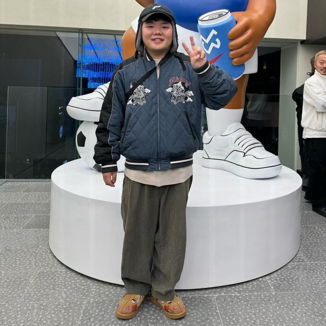 UGG x Palace Tasman Slipper Chestnut 착용 스타일 - 2