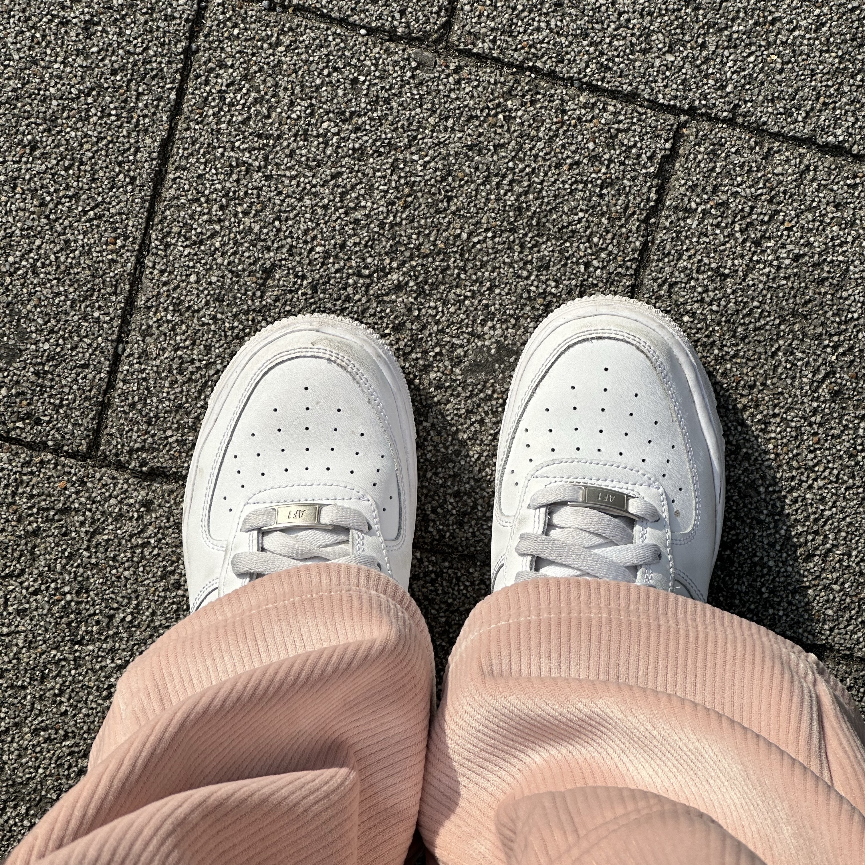 (GS) Nike Air Force 1 LE White 착용 스타일