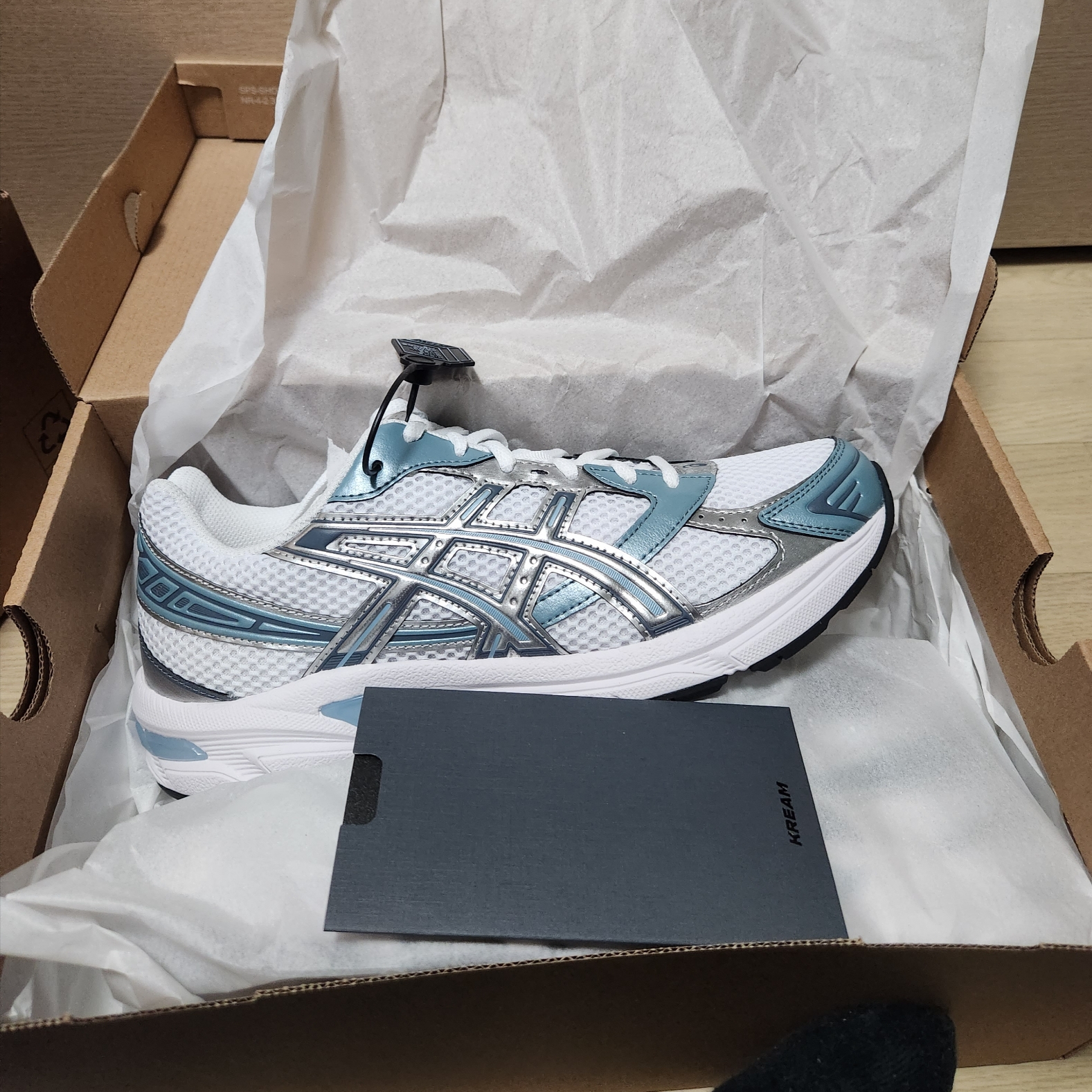 Asics Gel-1130 White Shark Skin 착용 스타일