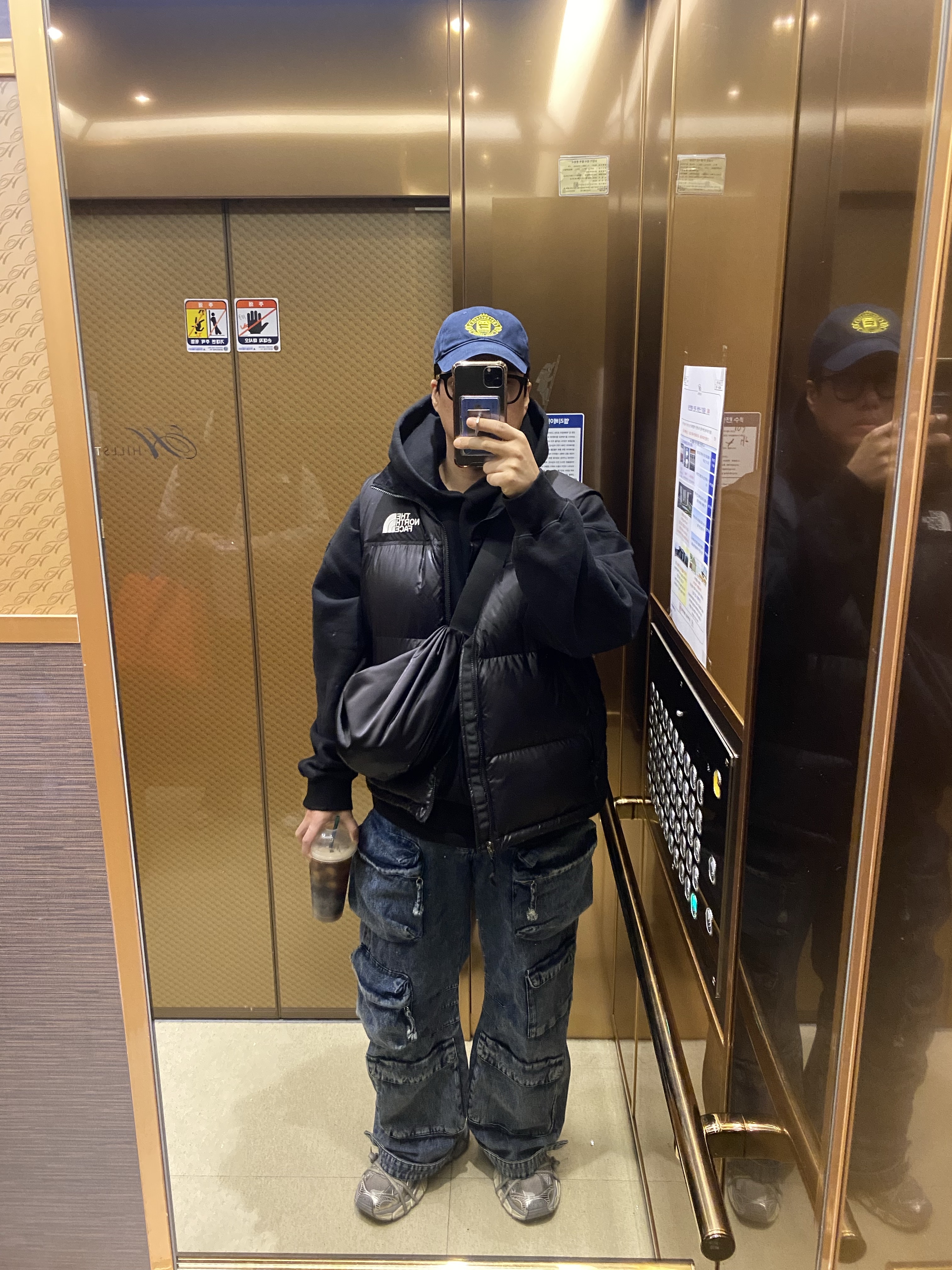 Balenciaga 3XL Sneakers Light Beige, The North Face Nuptse Hybrid Down Ball Vest Black 착용 스타일