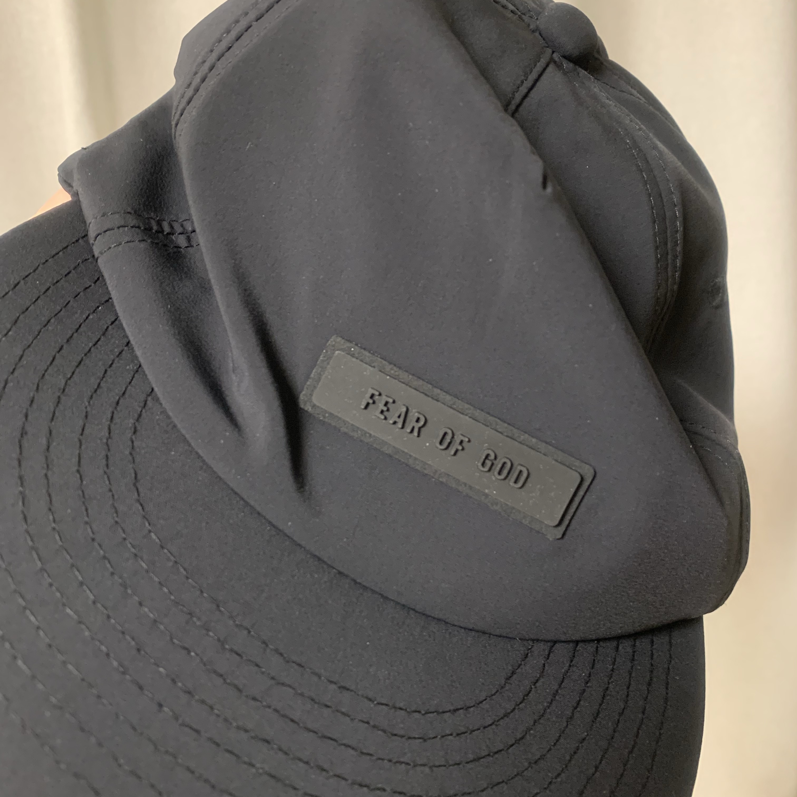 Essentials Nylon Baseball Cap Jet Black 착용 스타일