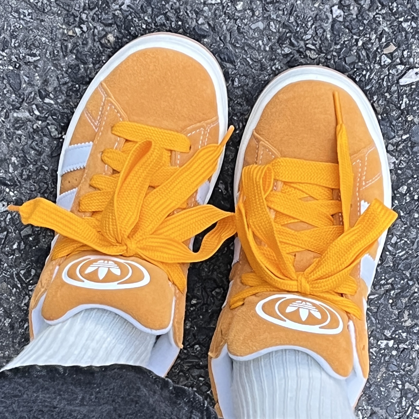 Adidas Campus 00s Pantone White 착용 스타일