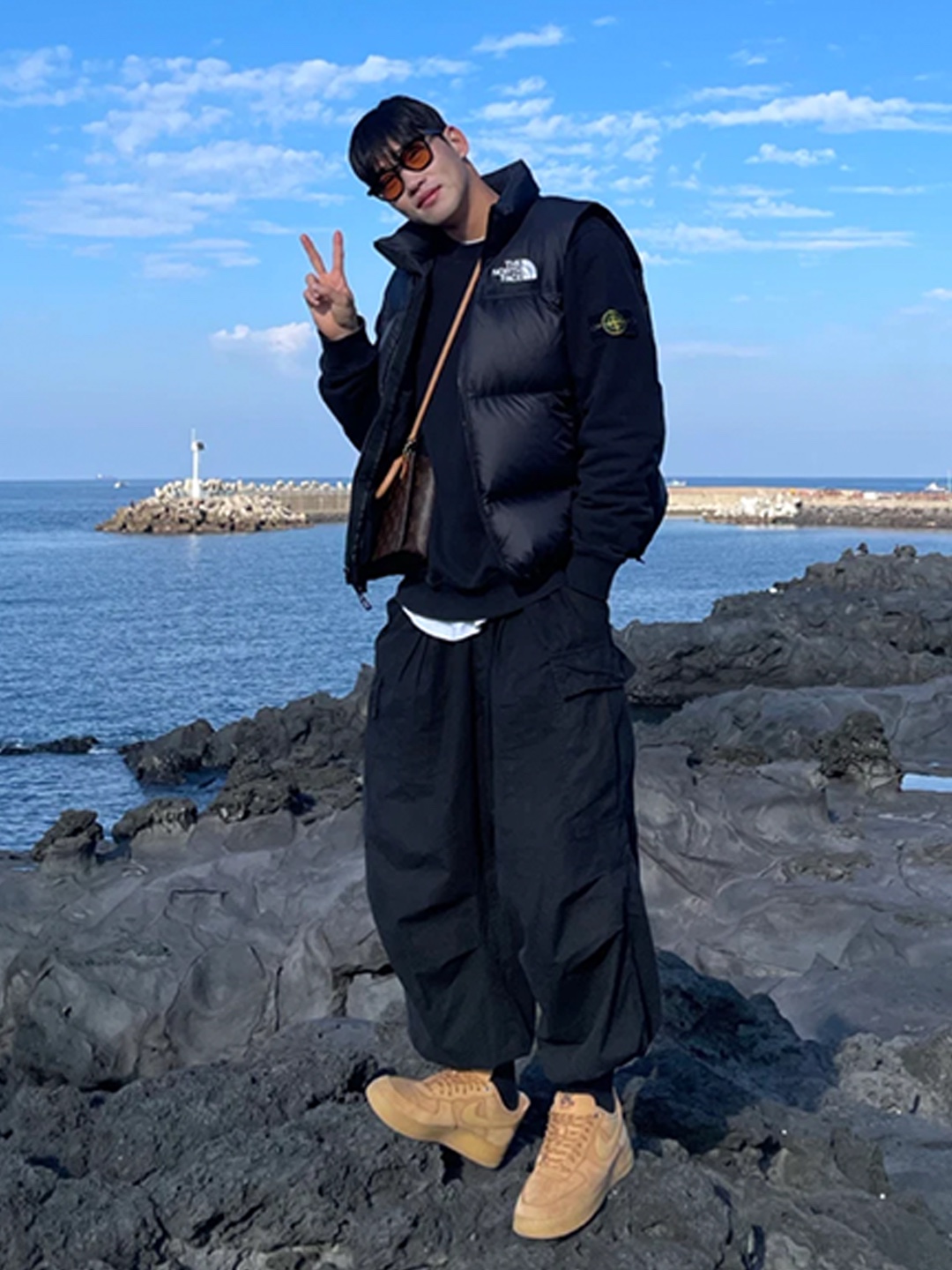 (W) The North Face White Label Novelty Nuptse Down Vest Brown, The North Face 1996 Retro Nuptse Vest Black 착용 스타일 - 4