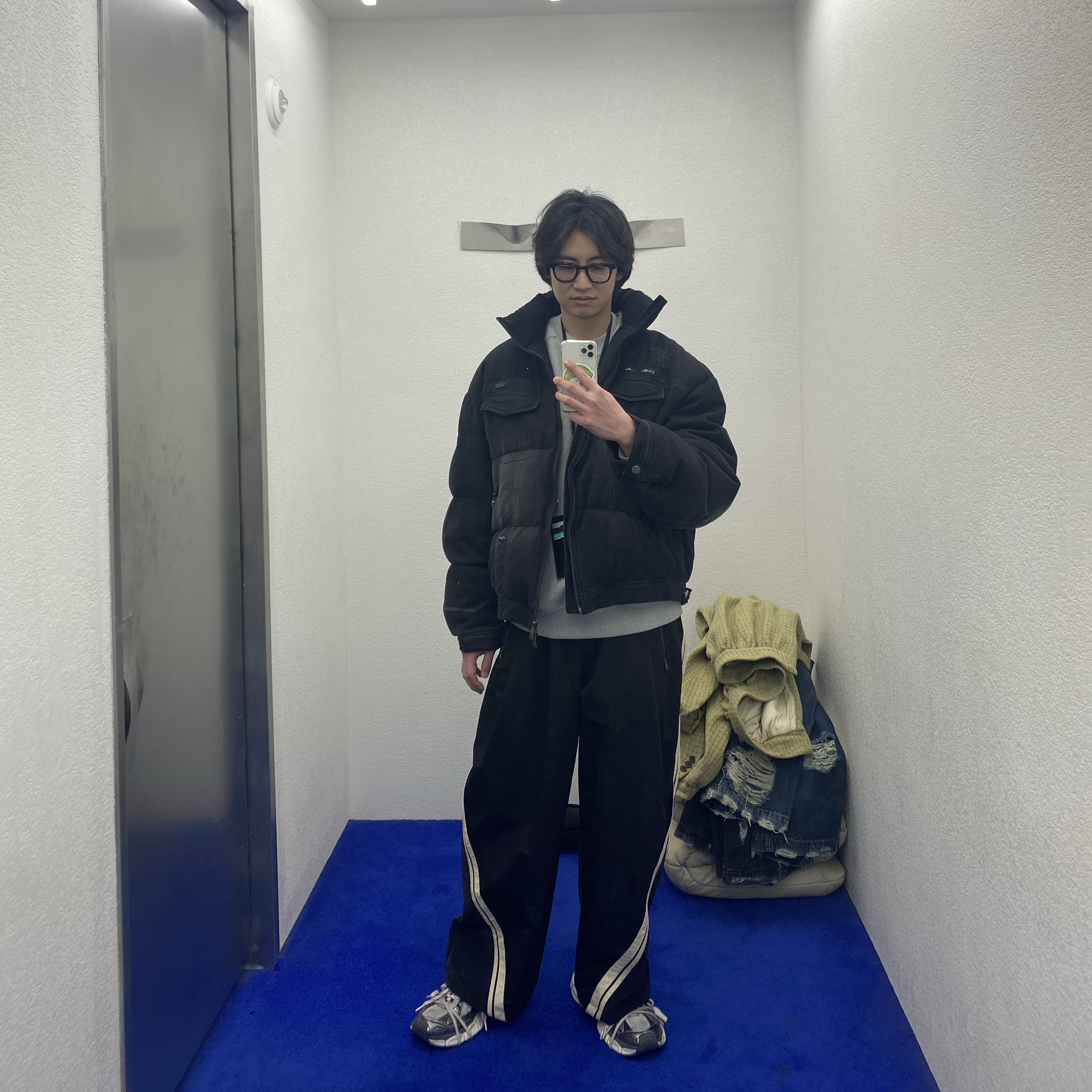 Ader Error Bashar Trousers Noir, Balenciaga 3XL Mule Grey White Red 착용 스타일 - 1