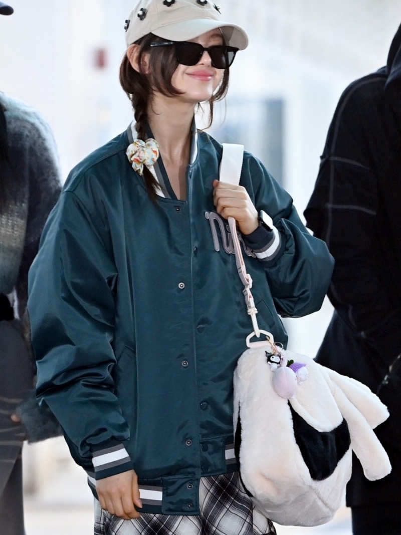 (W) Nike NSW High-Pile Fleece Bomber Jacket Sea Glass - US/EU, Nike NSW Futura 365 Faux Fur Crossbody Bag 1L Black 착용 스타일 - 3