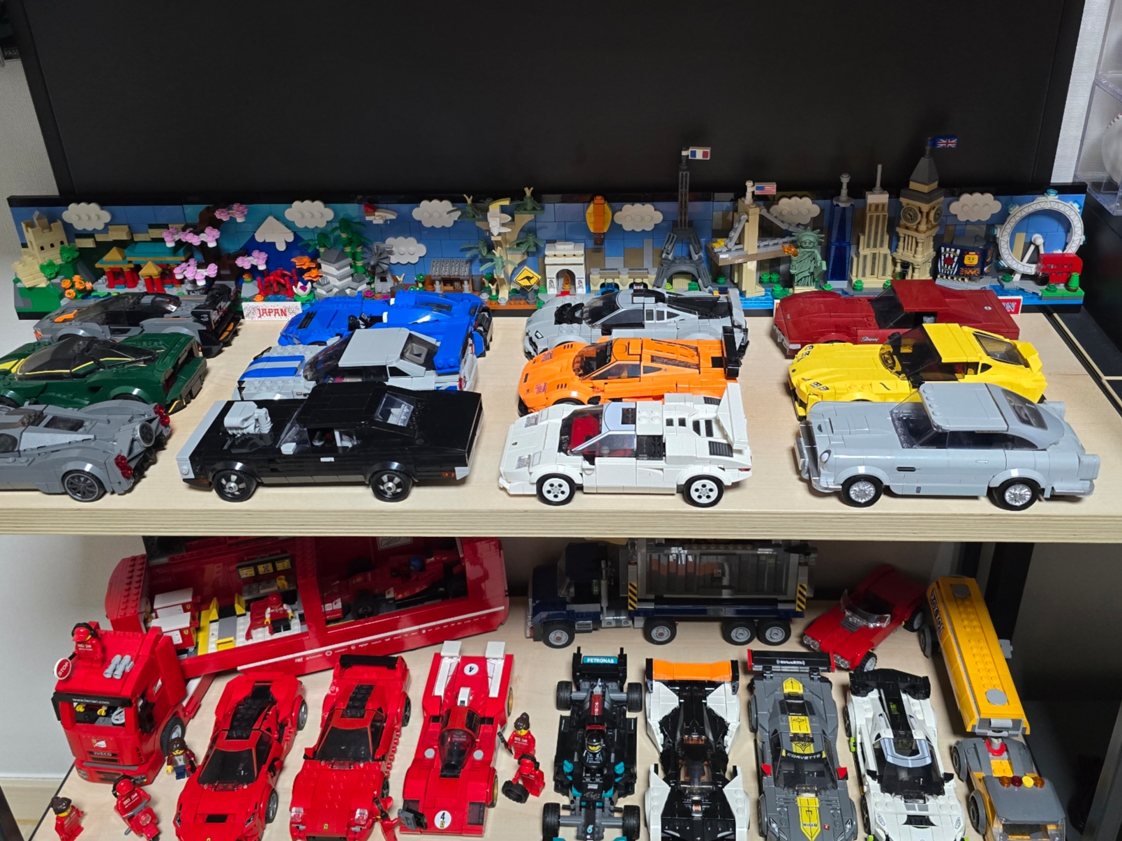 Lego Paris Postcard 착용 스타일
