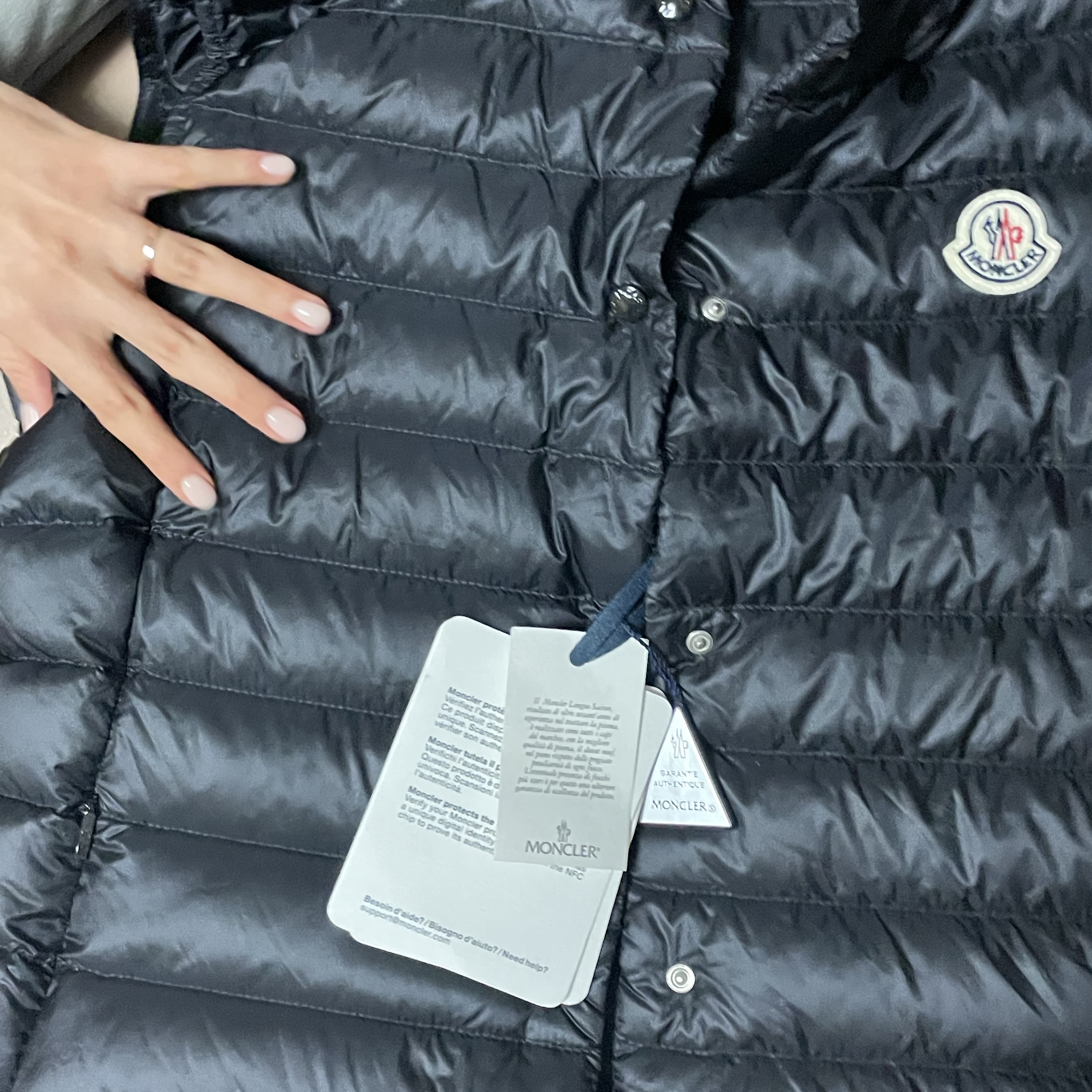 (W) Moncler Liane Gilet Black - 23FW 착용 스타일