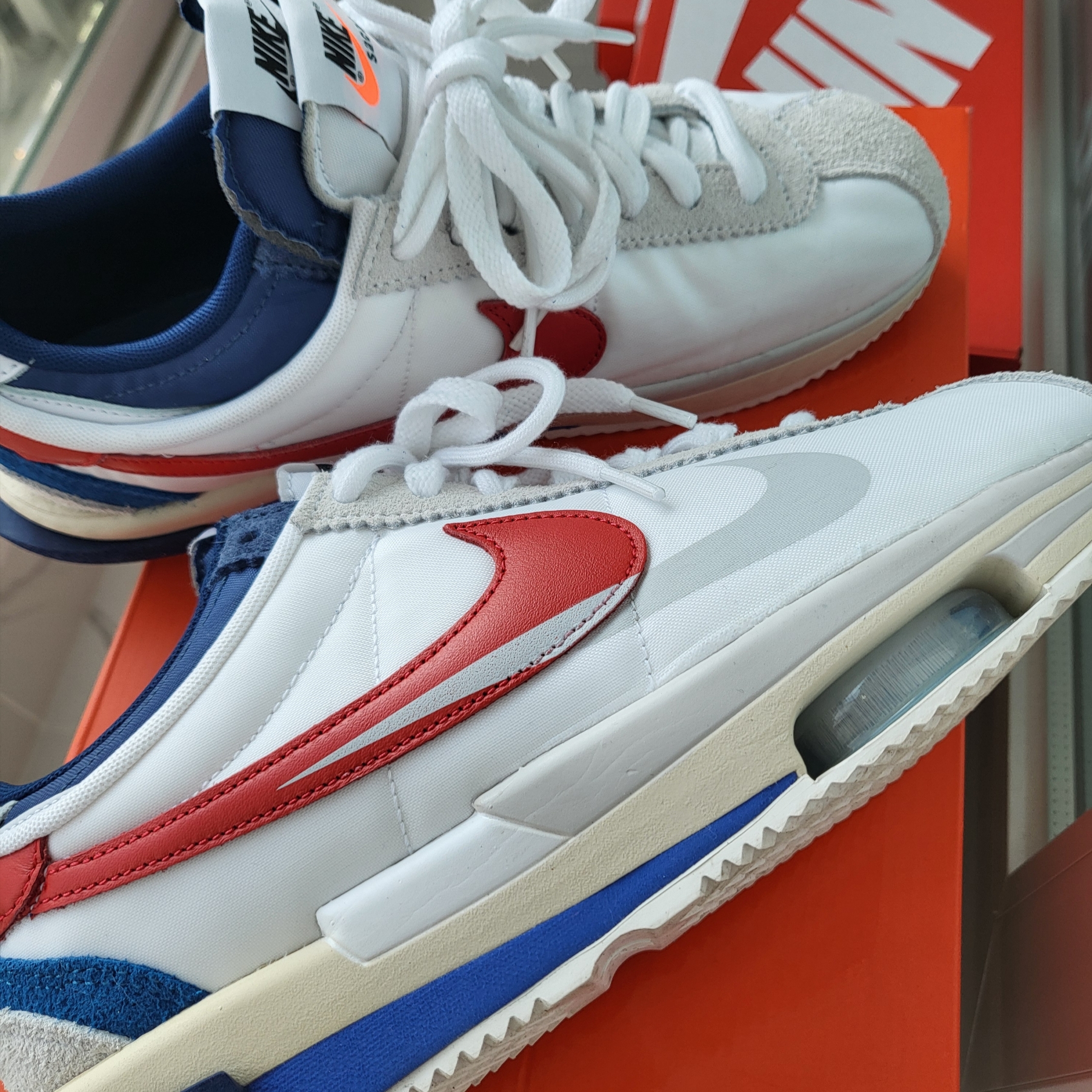 Nike x Sacai Zoom Cortez SP White and University Red 착용 스타일