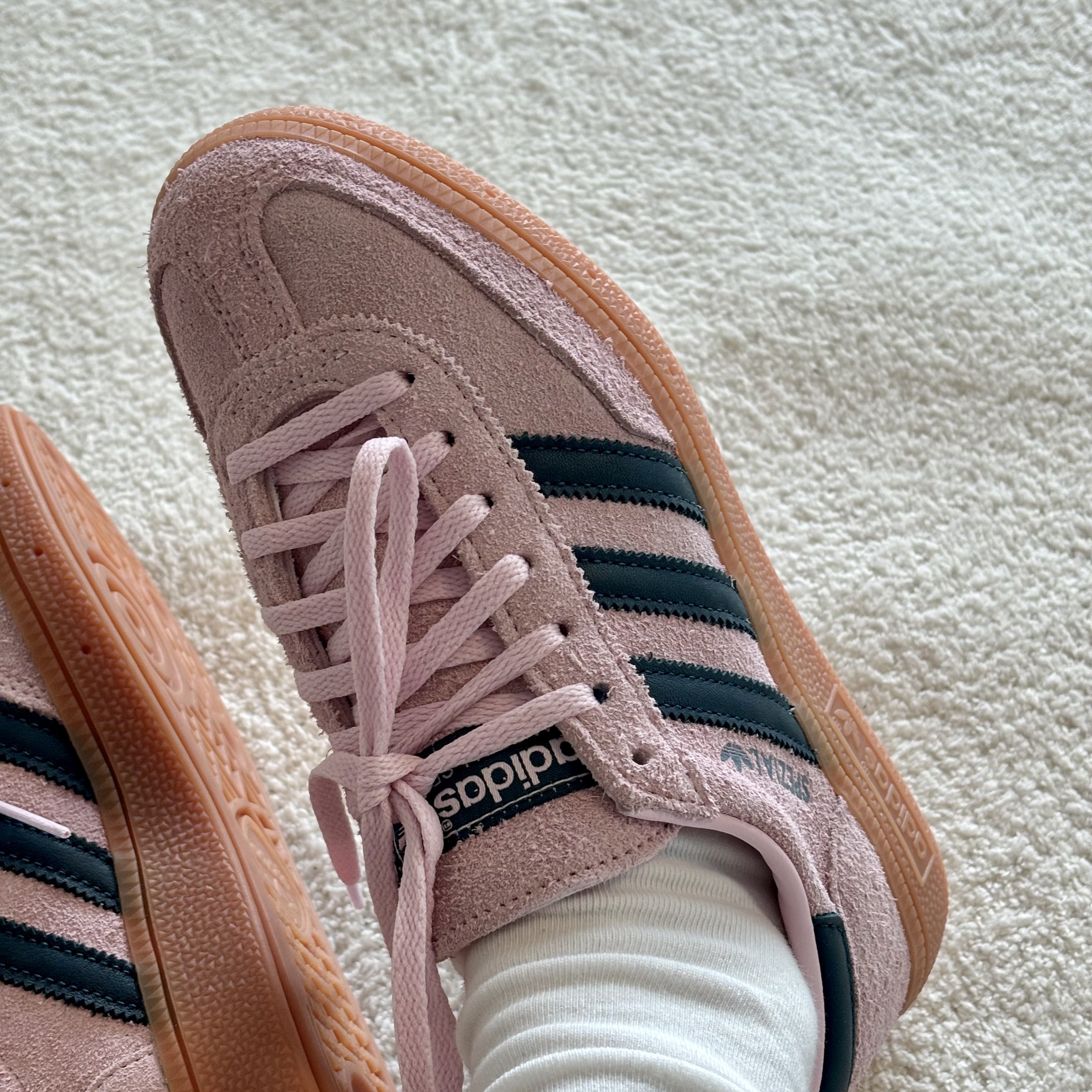 (W) Adidas Spezial Handball Clear Pink 착용 스타일 - 1