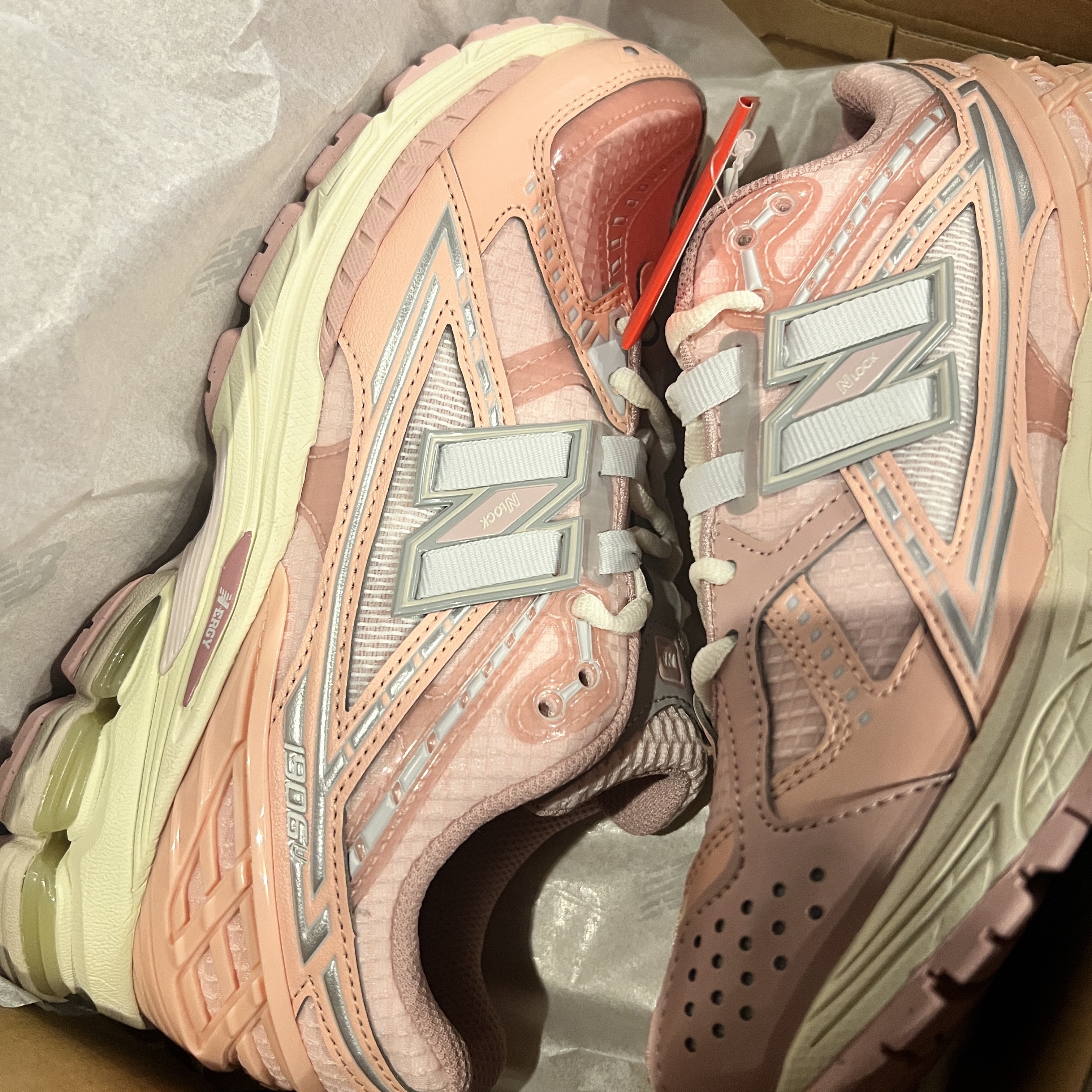 New Balance 1906R Lunar New Year Pink 착용 스타일