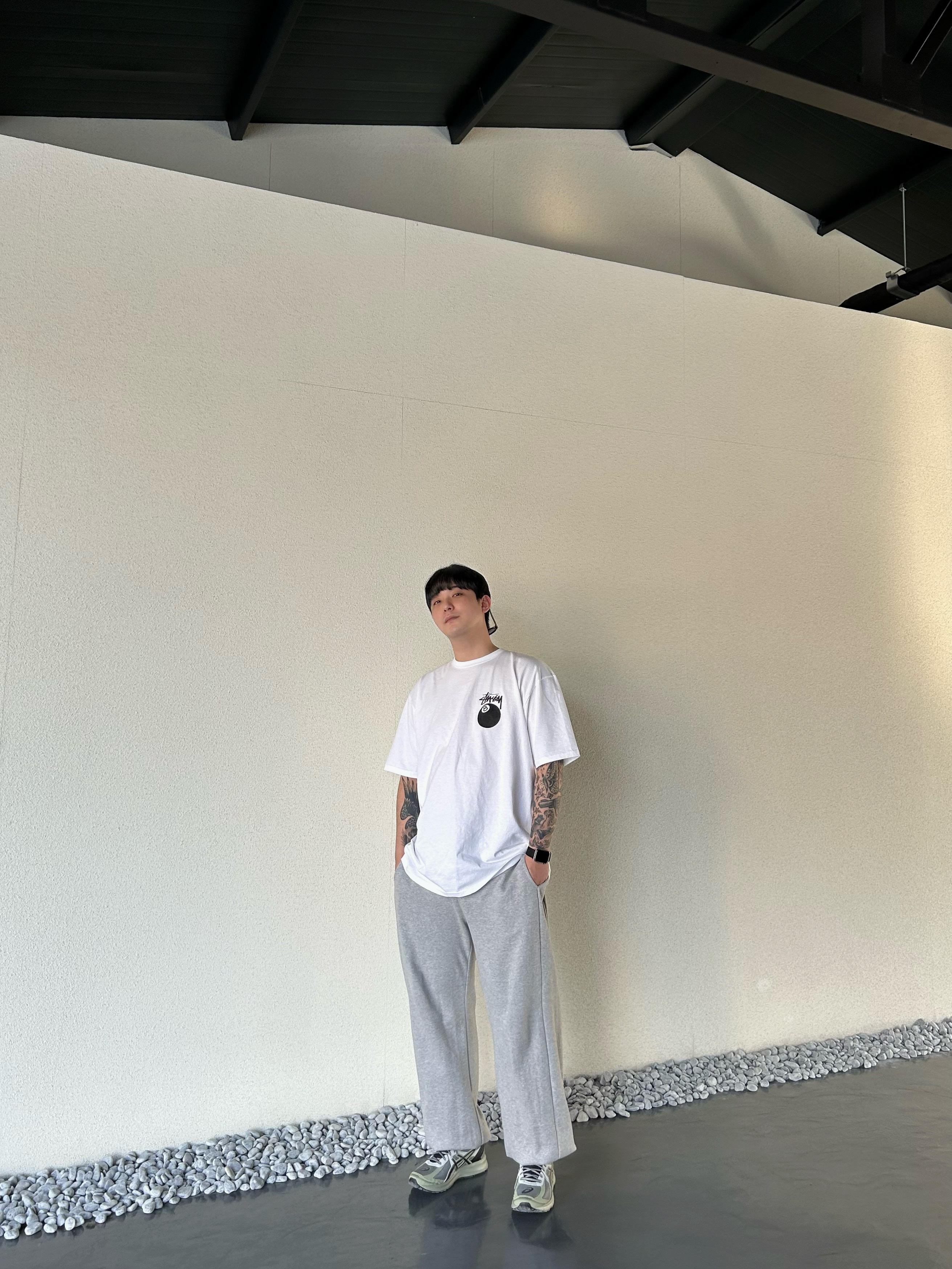 Stussy 8 Ball T-Shirt White - 22SS, Asics Jog 100 S Sheet Rock - 2E Wide 착용 스타일