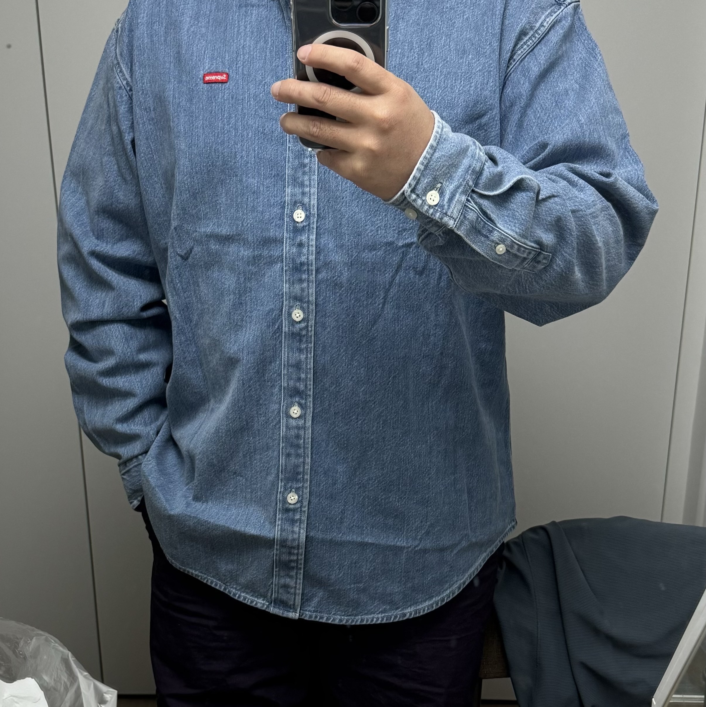 Supreme Small Box Shirt Denim - 23FW 착용 스타일