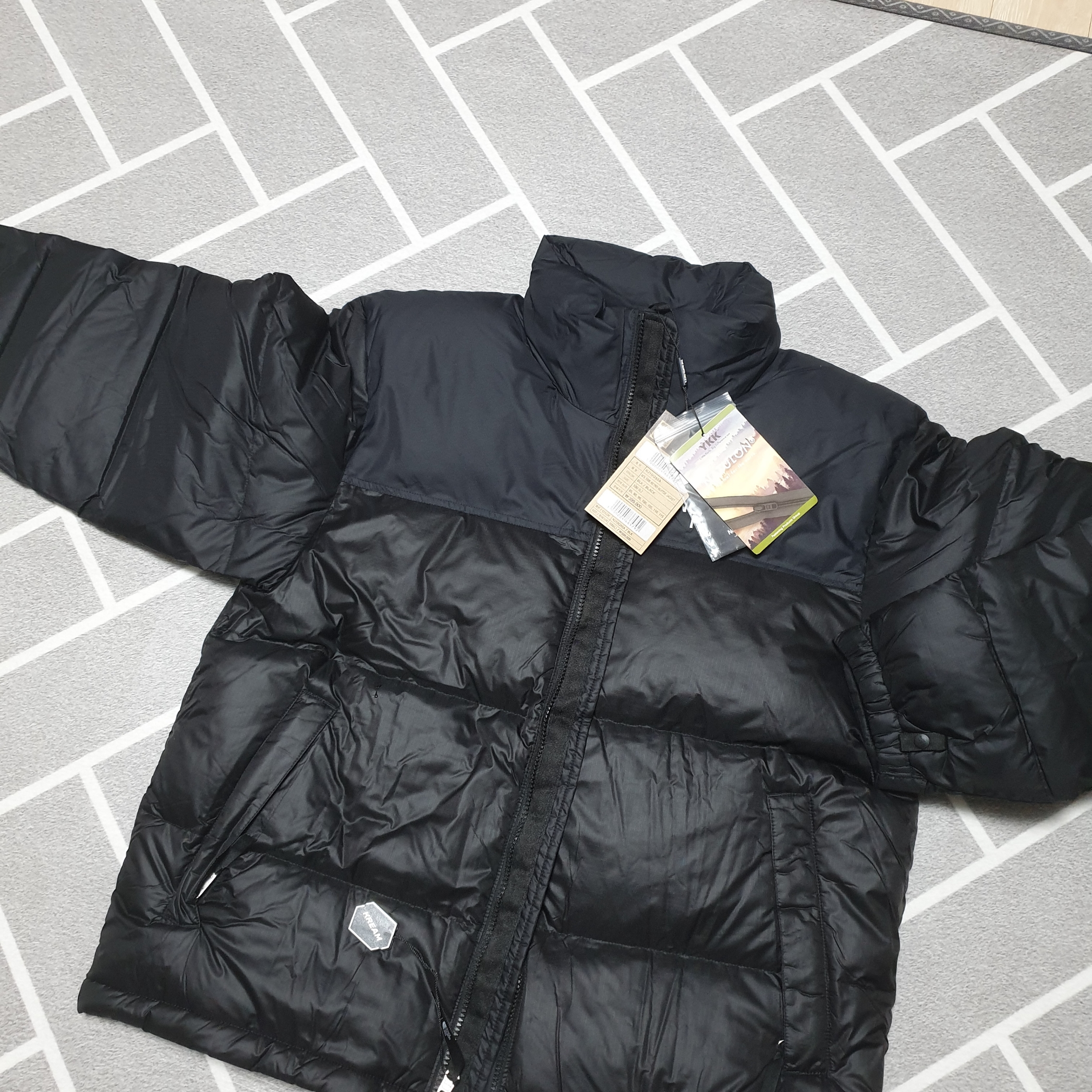 The North Face 1996 Eco Nuptse Jacket Black 착용 스타일
