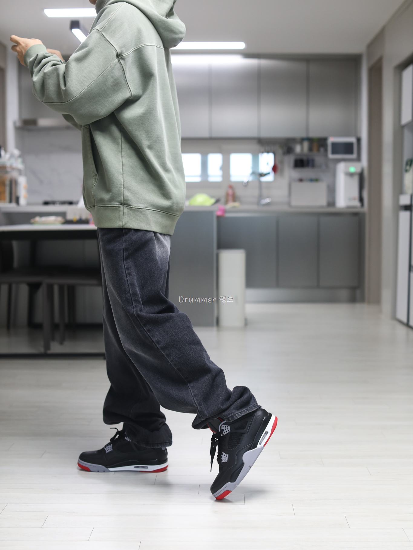 Jordan 4 Retro Bred Reimagined 착용 스타일 - 2