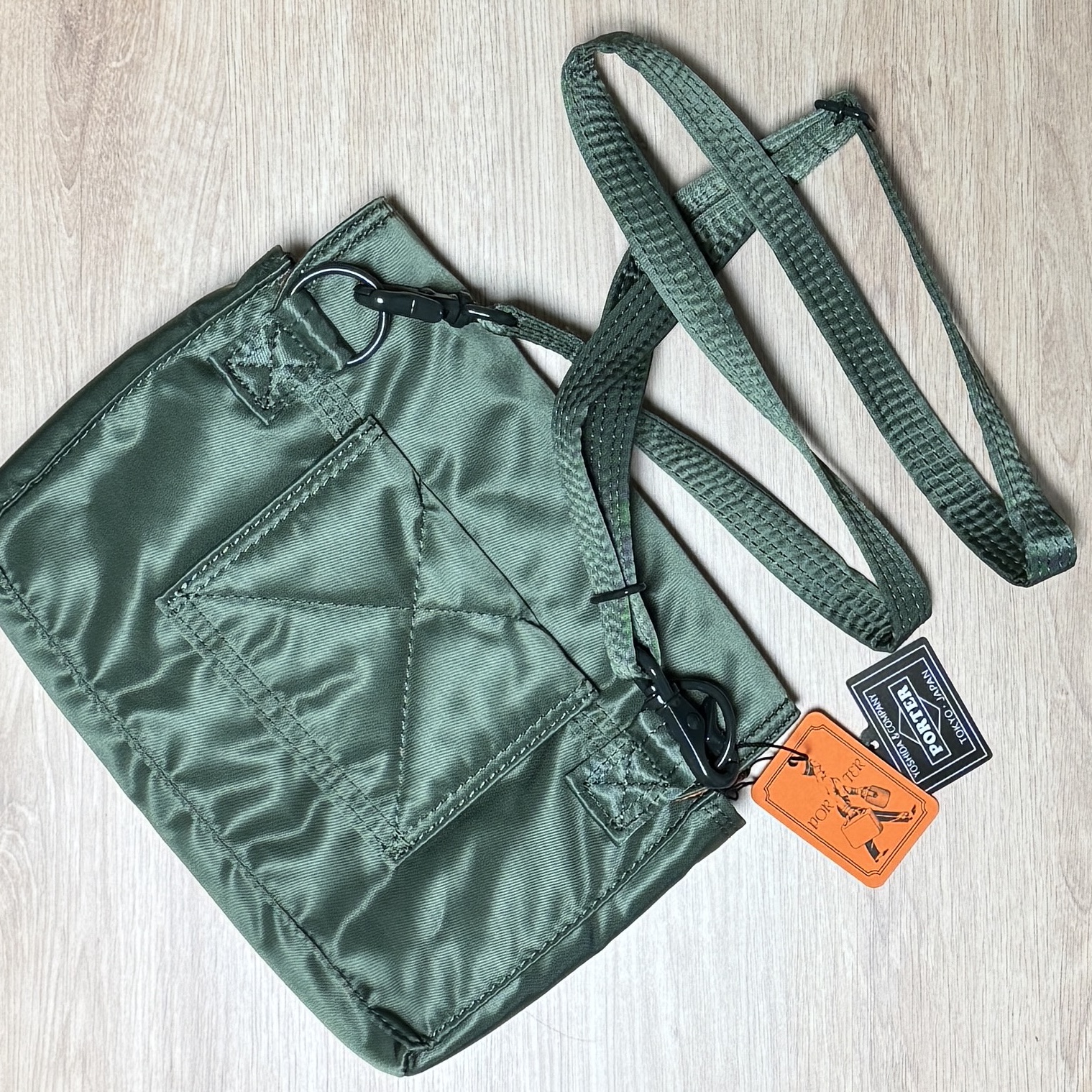Porter Tanker Shoulder Bag Sage Green 착용 스타일