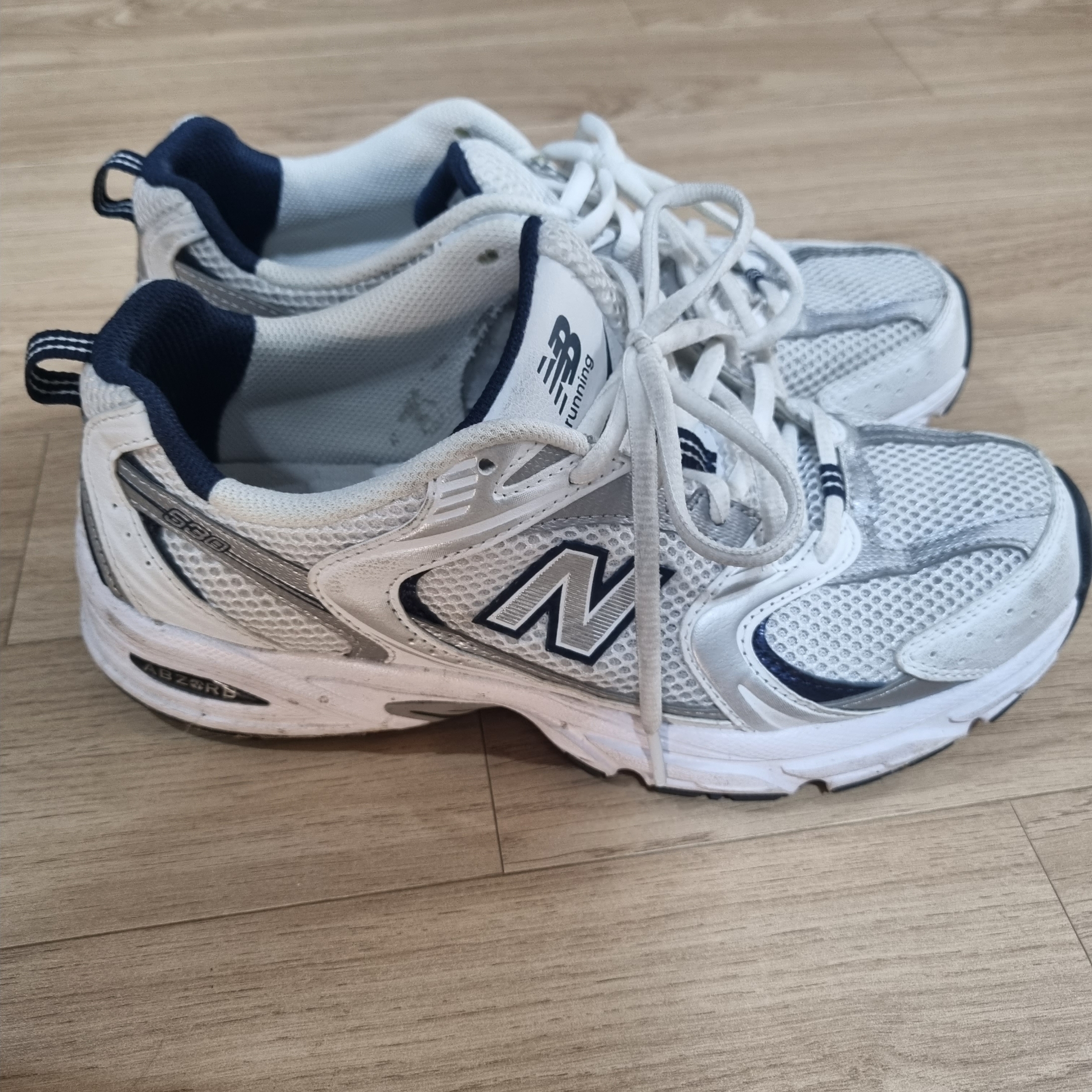 New Balance 530 White 착용 스타일