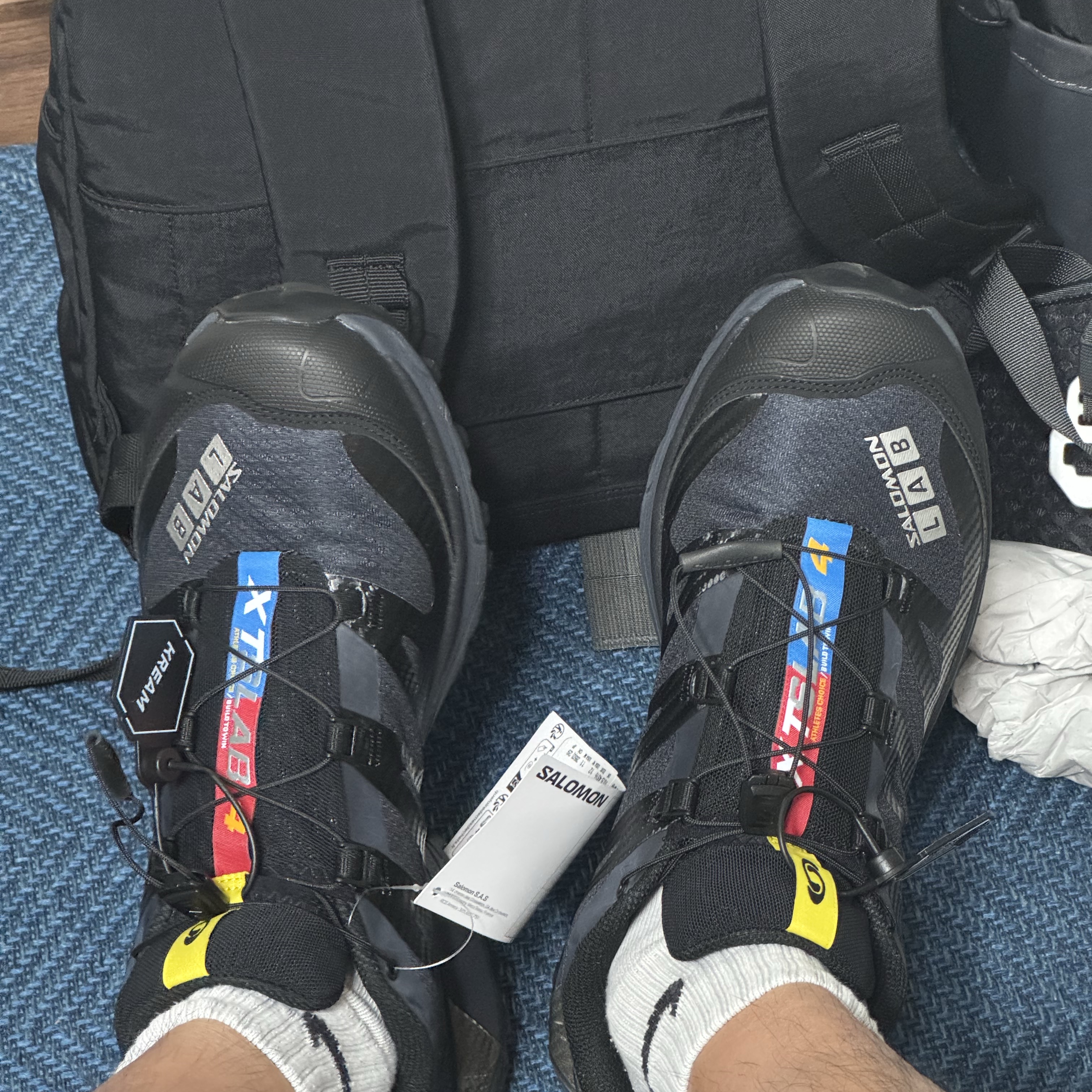 Salomon XT-4 Black Silver Metallic 착용 스타일