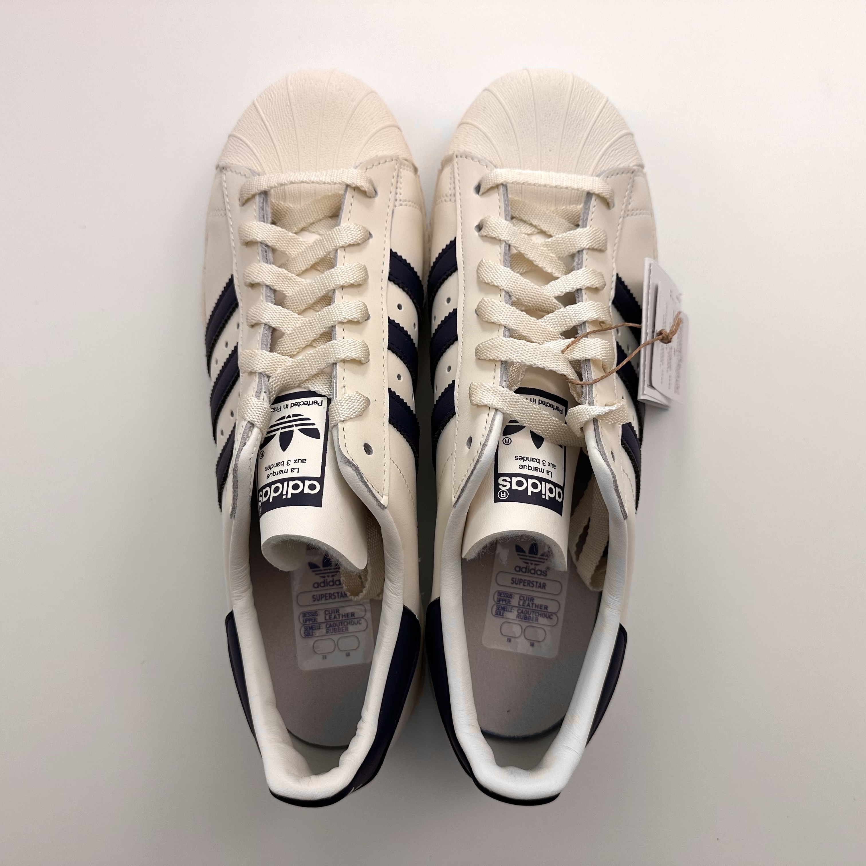 Adidas Superstar 82 White Dark Blue 착용 스타일 - 2
