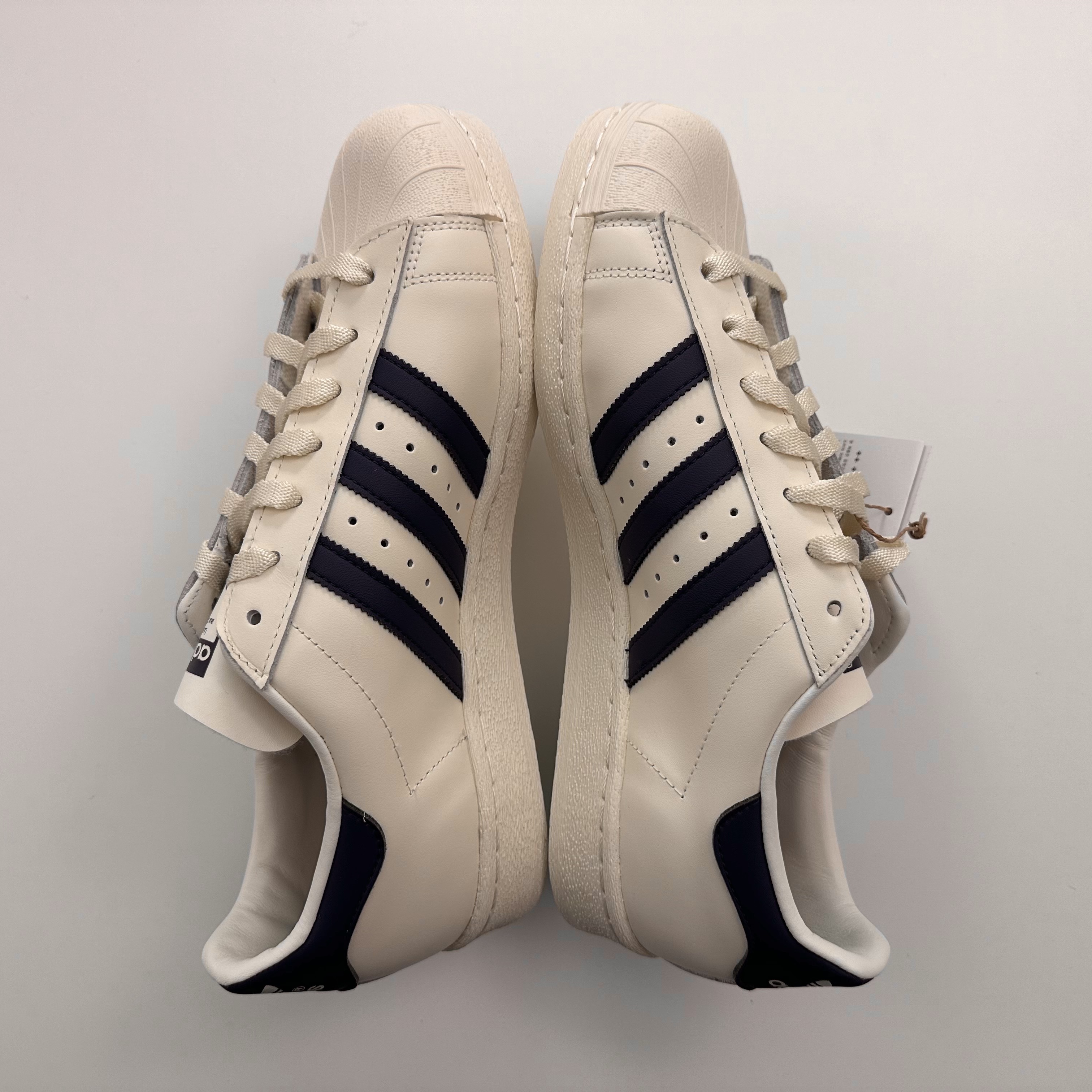 Adidas Superstar 82 White Dark Blue 착용 스타일 - 3