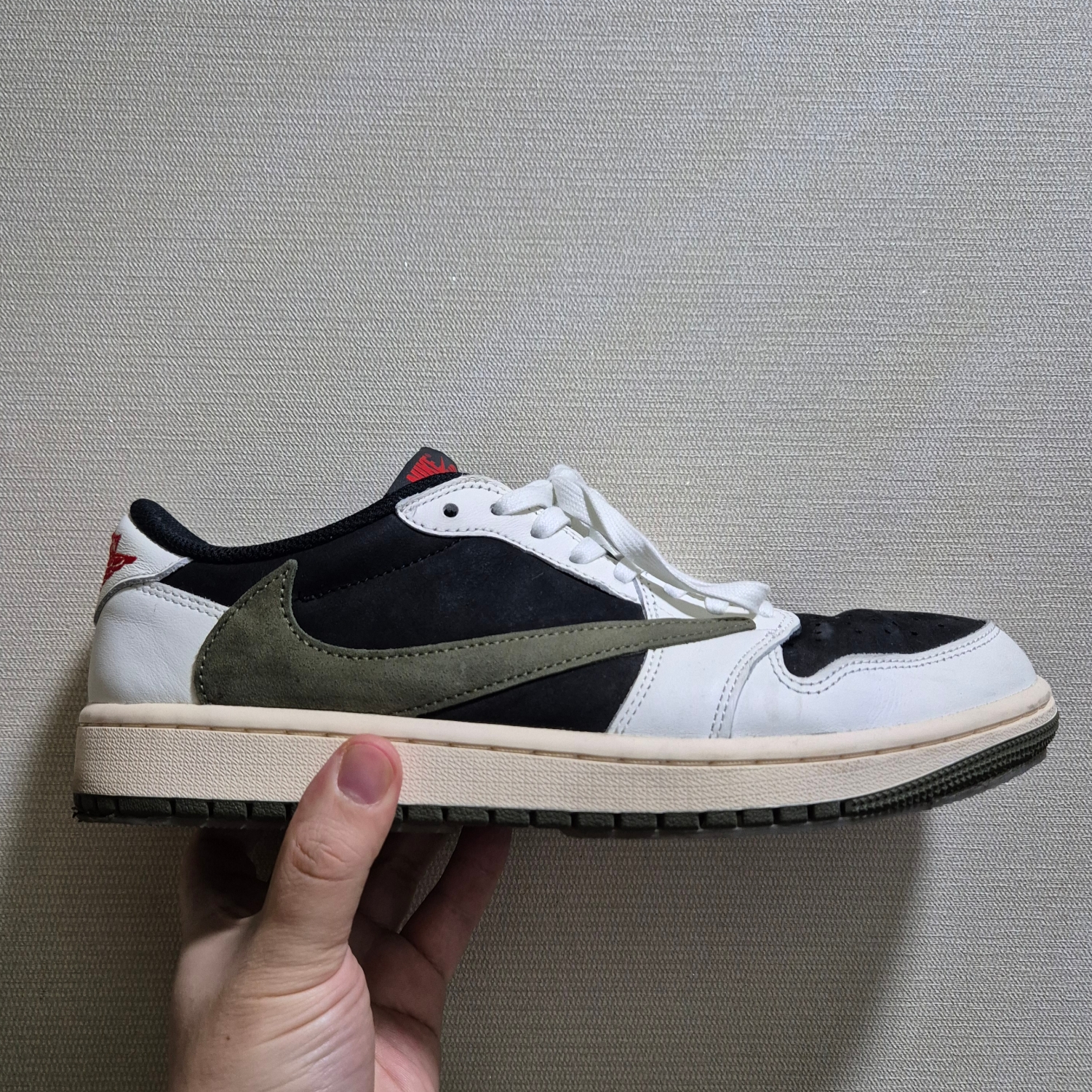 (W) Jordan 1 x Travis Scott Retro Low OG SP Medium Olive 착용 스타일
