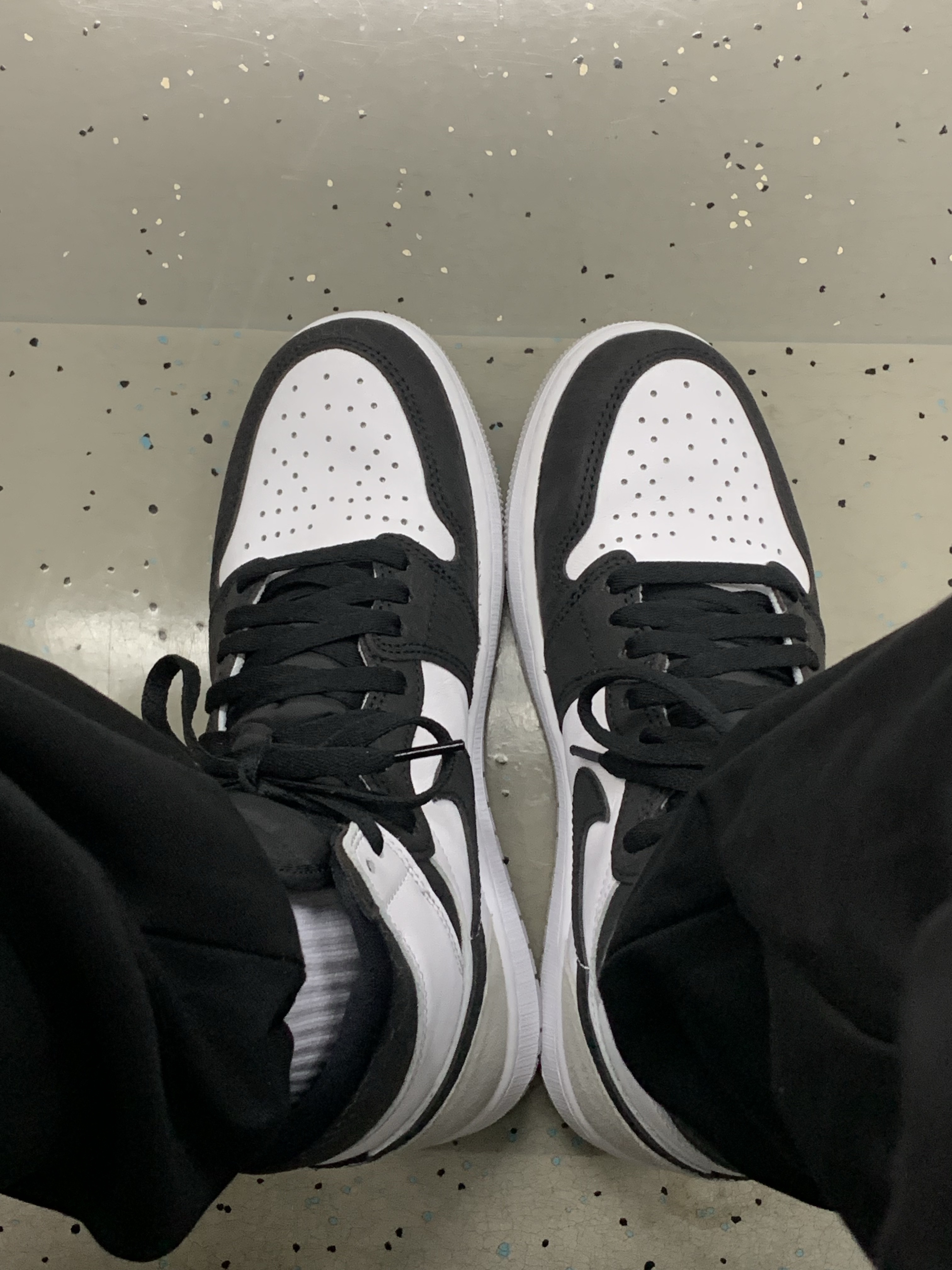Jordan 1 Retro High OG Bleached Coral 착용 스타일