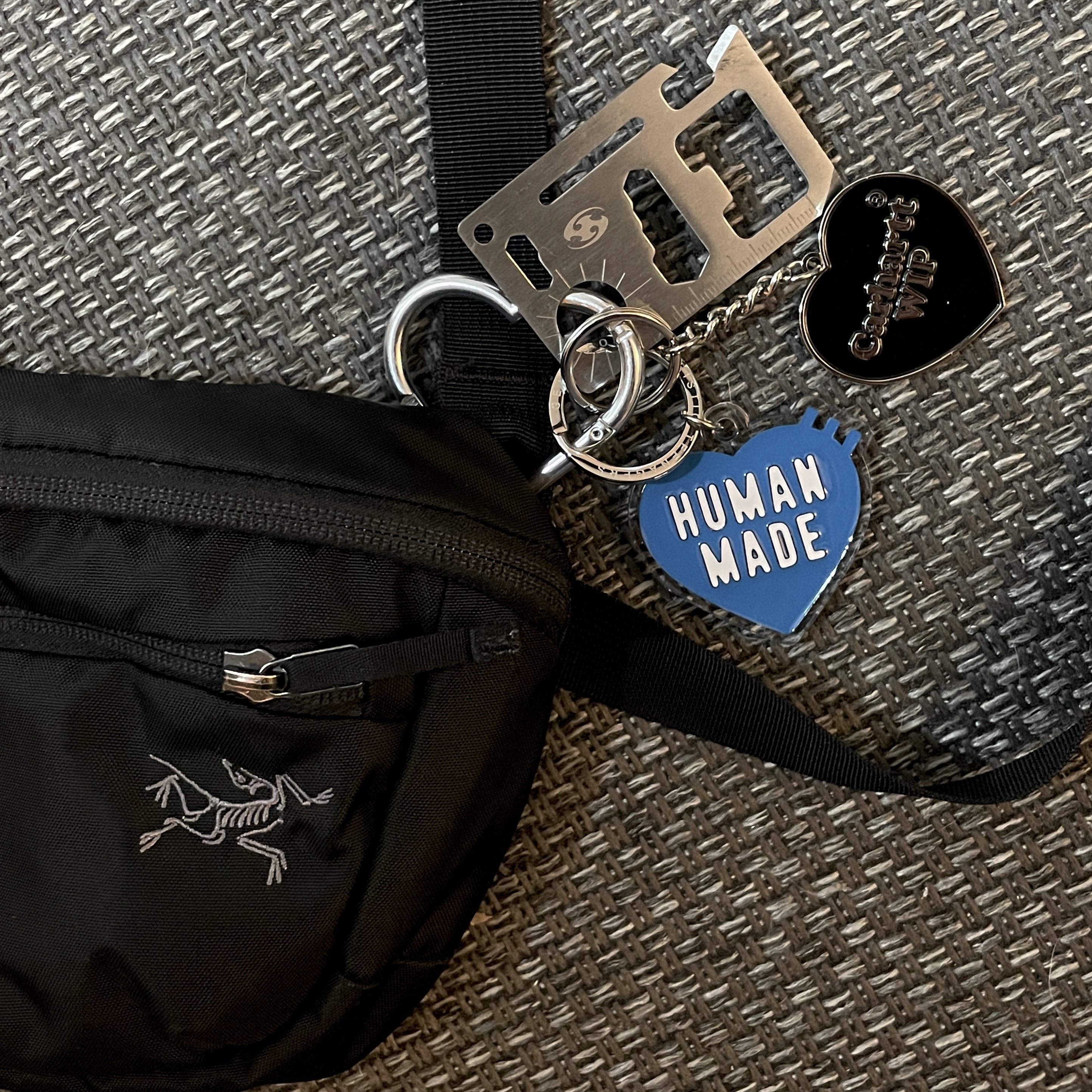 Carhartt WIP Heart Keychain Black, Human Made Acrylic Heart Keyring Blue 착용 스타일