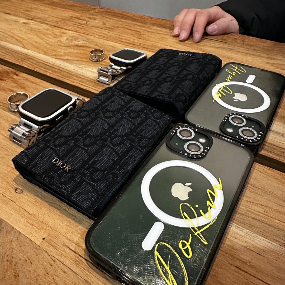 Dior Bi-Fold Card Holder Black Dior Oblique Jacquard 착용 스타일