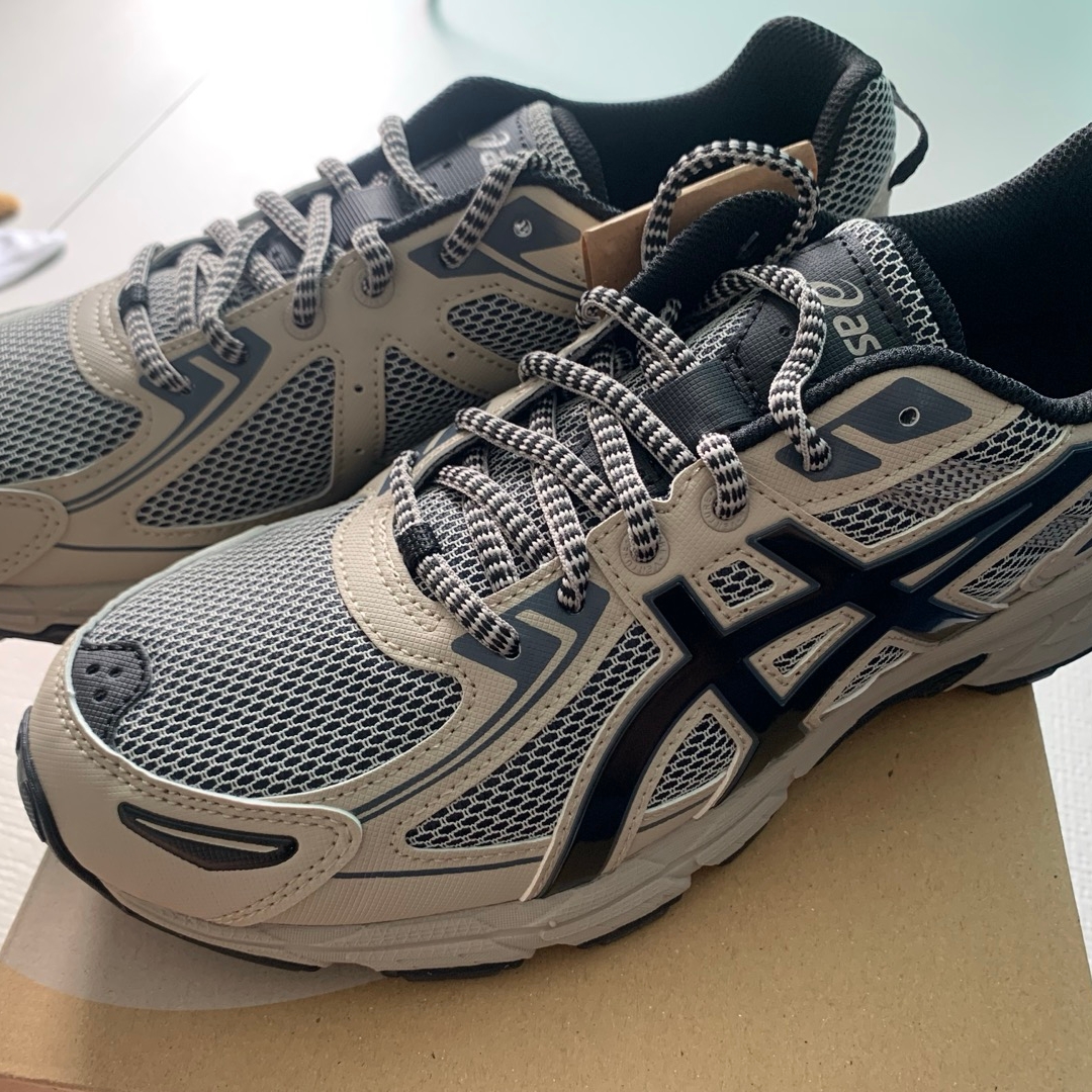 Asics Gel-Venture 6 Feather Grey Black 착용 스타일