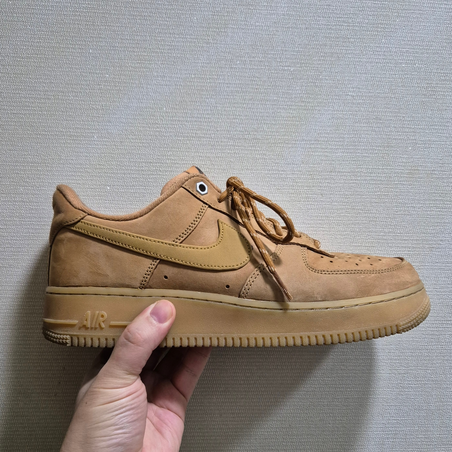 Nike Air Force 1 '07 WB Flax 착용 스타일