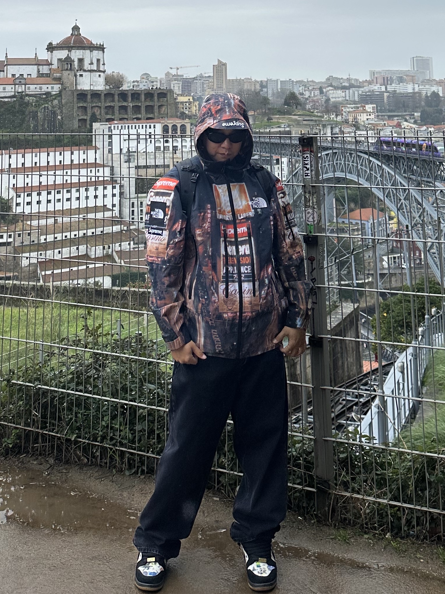 Supreme x The North Face Taped Seam Shell Jacket Times Square - 22FW, Supreme Baggy Jean Black - 23FW 착용 스타일