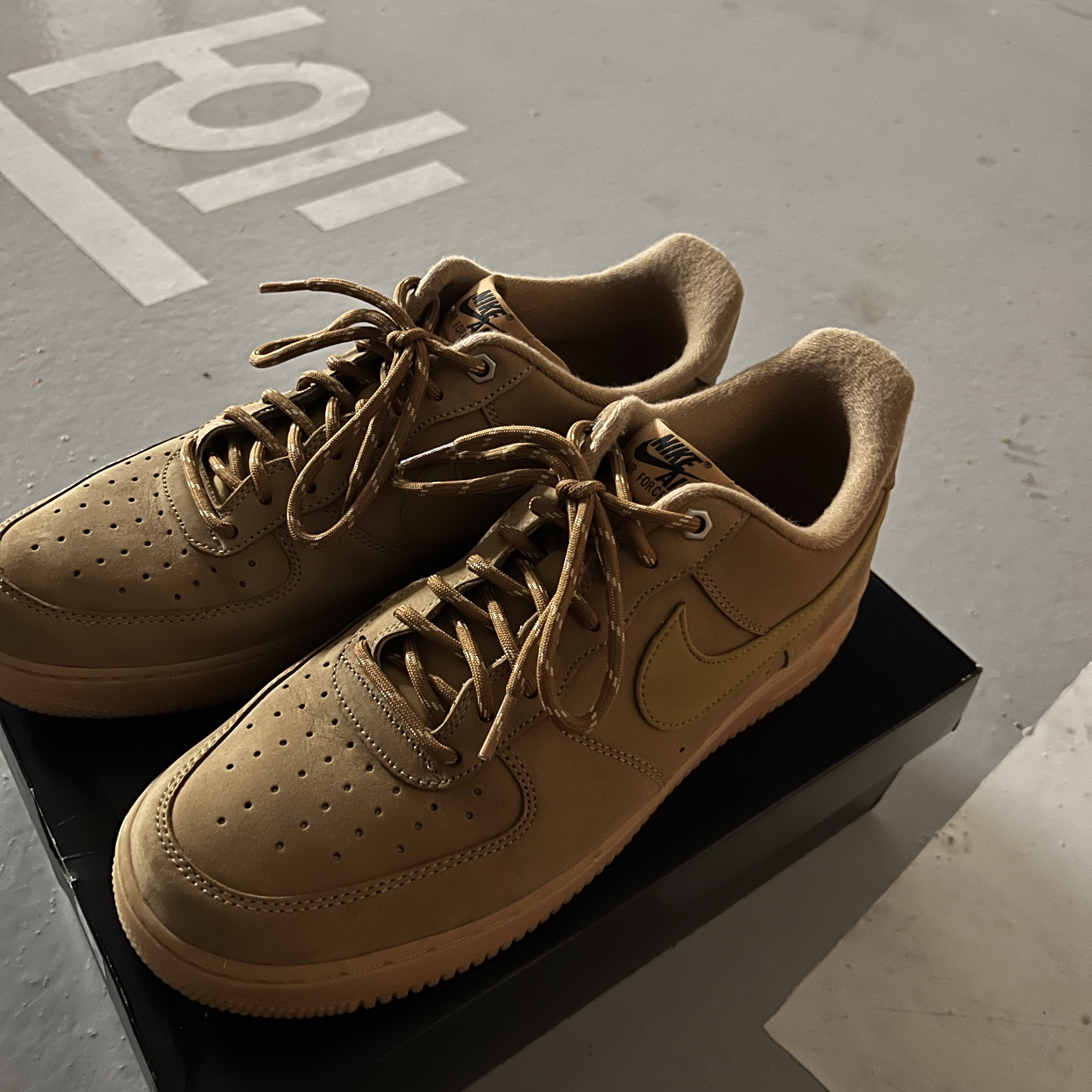 Nike Air Force 1 '07 WB Flax 착용 스타일 - 1