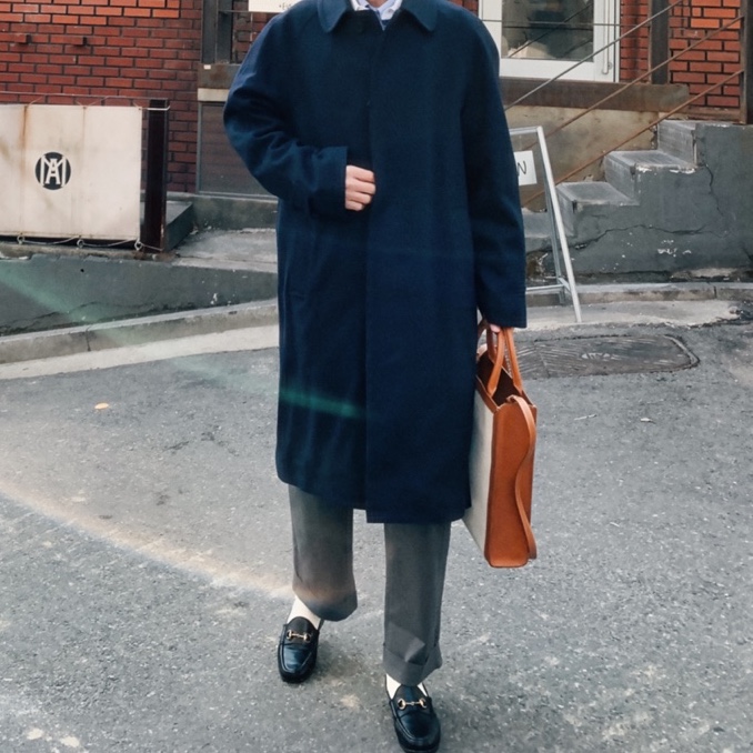 (W) Gucci 1953 Horsebit Loafer in Leather Black Leather, Celine Small Vertical Cabas Celine in Canvas with Celine Print and Calfskin Natural Tan 착용 스타일 - 1