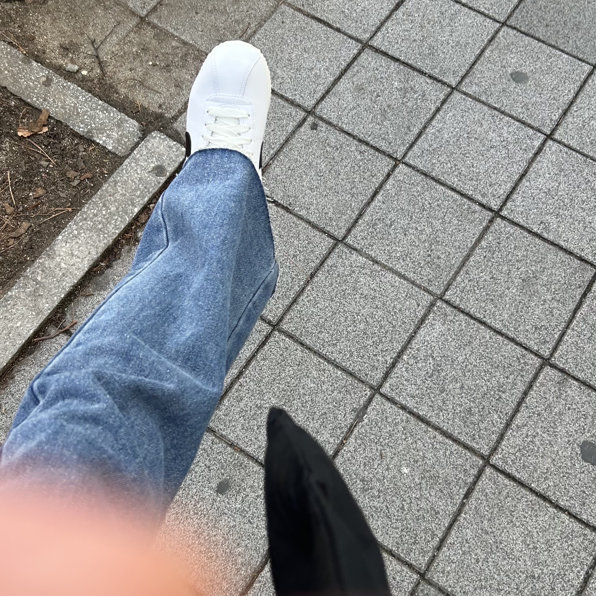 (W) Nike Cortez White and Black 착용 스타일