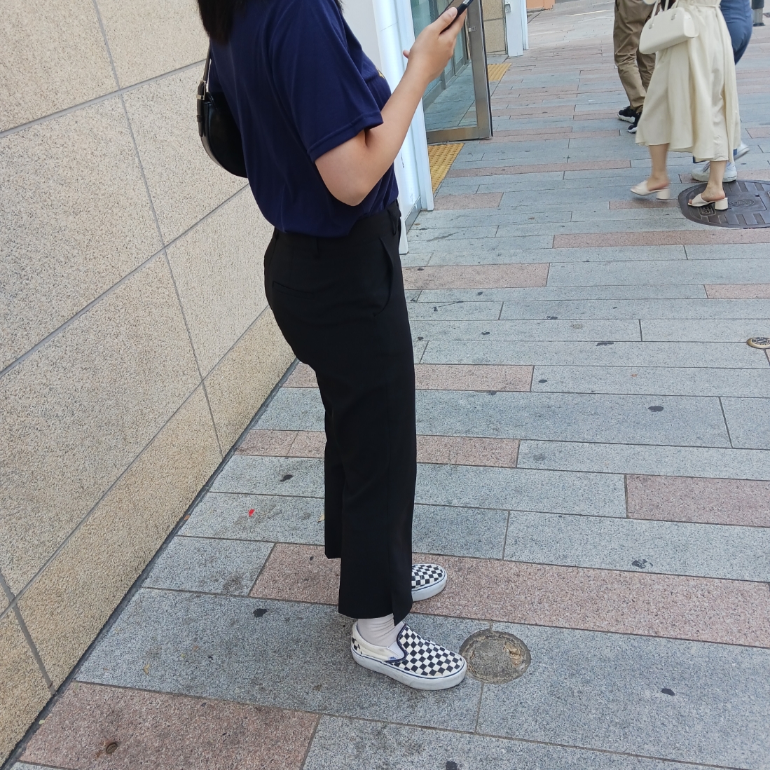 Vans Vault OG Classic Slip-On Checkerboard, Maison Kitsune Double Fox Head Patch Classic T-Shirt Blue Denim 착용 스타일 - 2