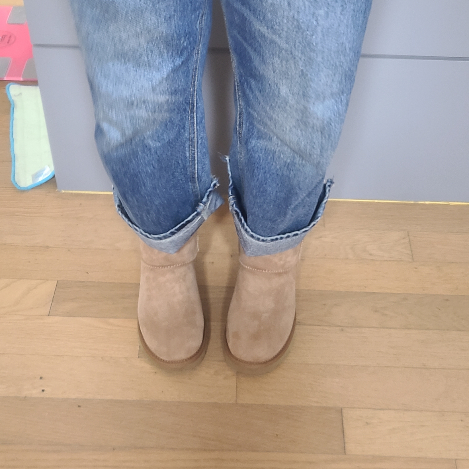 (W) UGG Classic Mini II Boots Chestnut 착용 스타일 - 1
