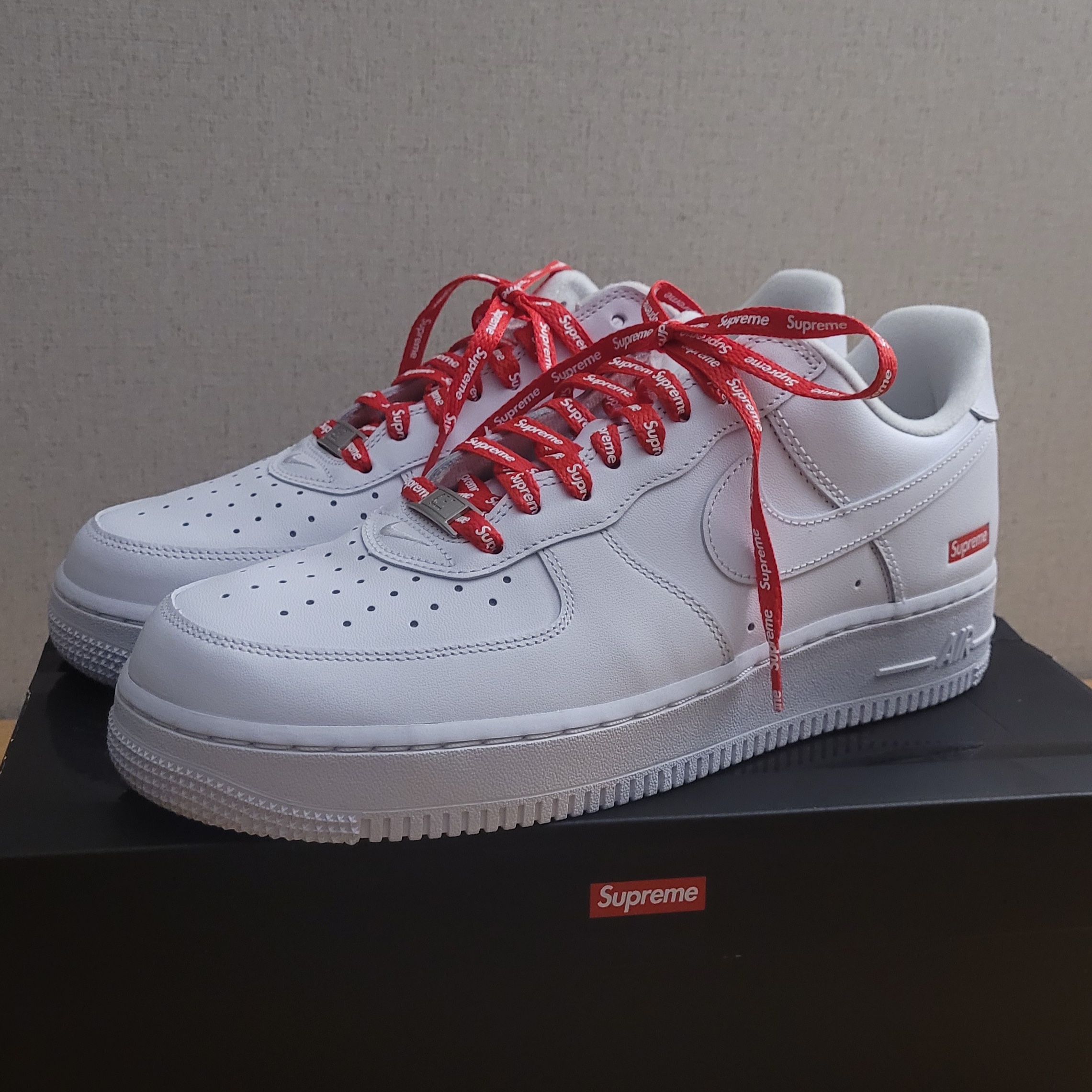 Nike x Supreme Air Force 1 Low White 착용 스타일