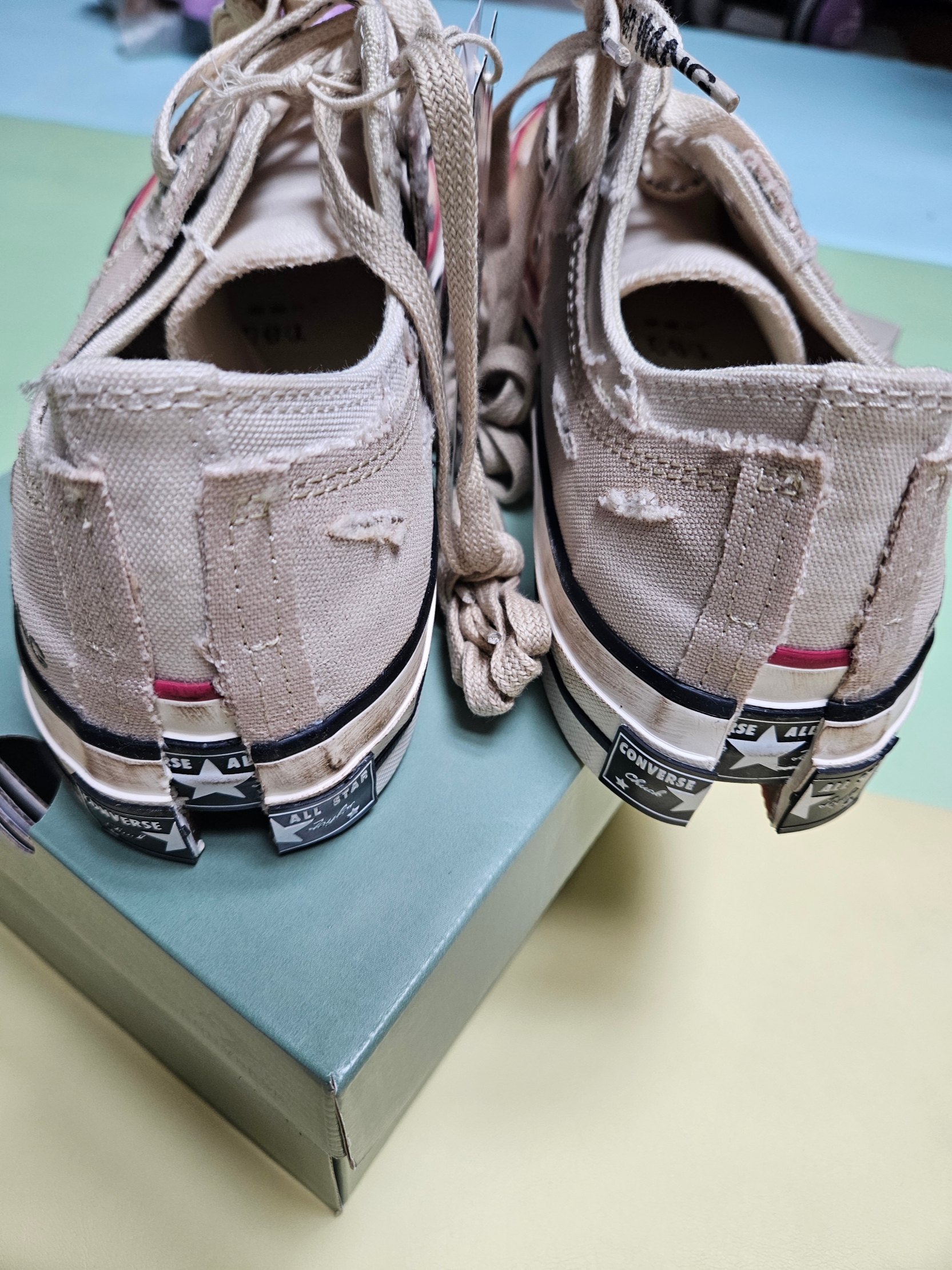 Converse x Feng Chen Wang Chuck 70 Ox 2-in-1 Brown Rice 착용 스타일 - 5