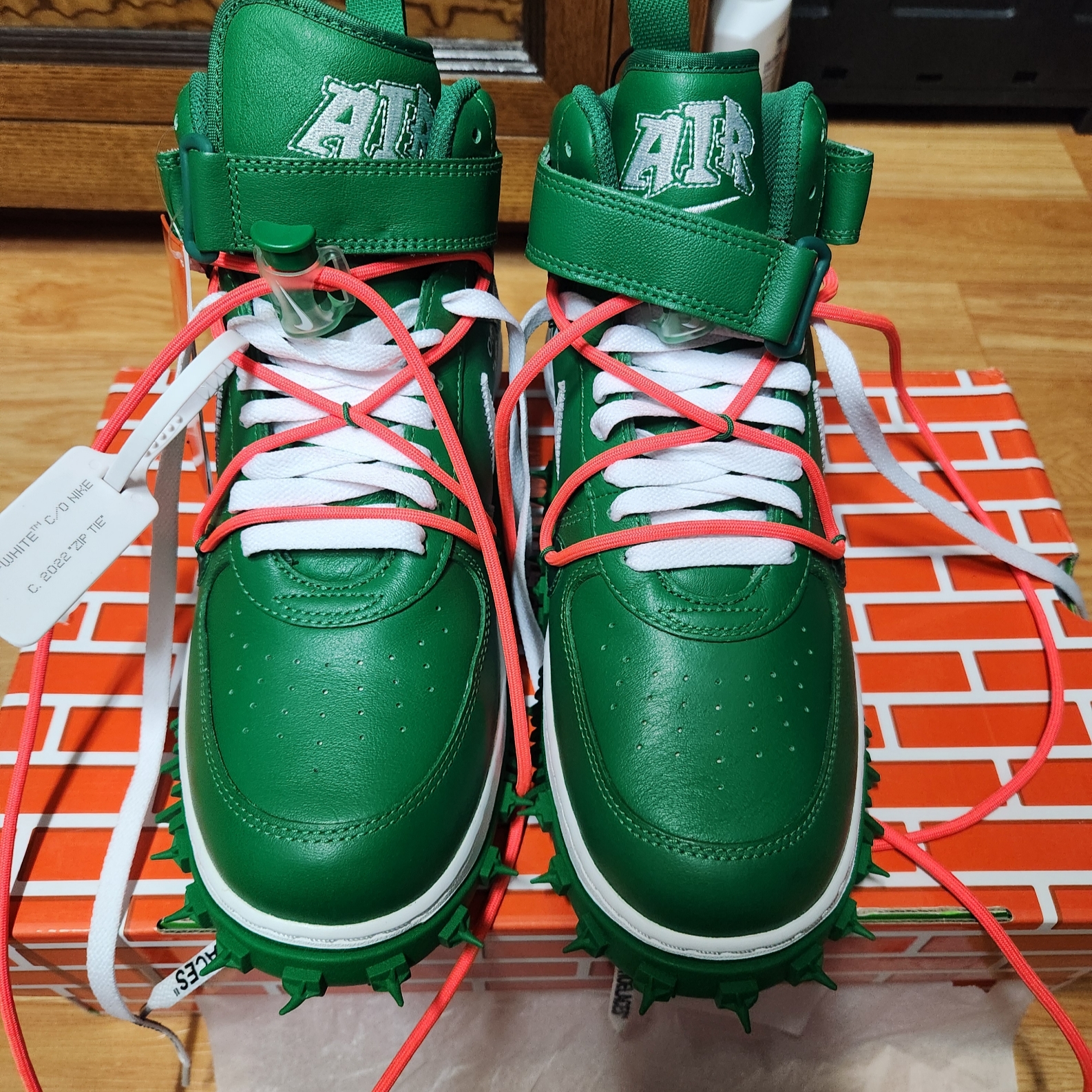 Nike x Off-White Air Force 1 Mid SP Leather Pine Green 착용 스타일 - 1