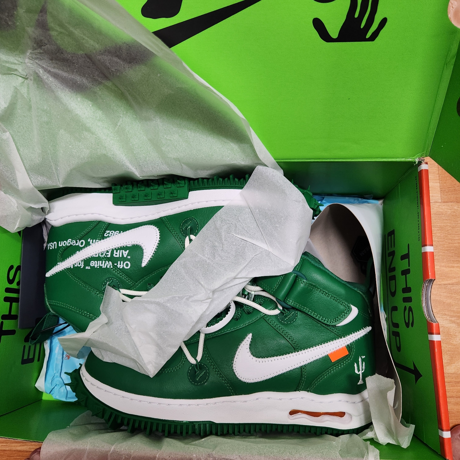 Nike x Off-White Air Force 1 Mid SP Leather Pine Green 착용 스타일 - 2