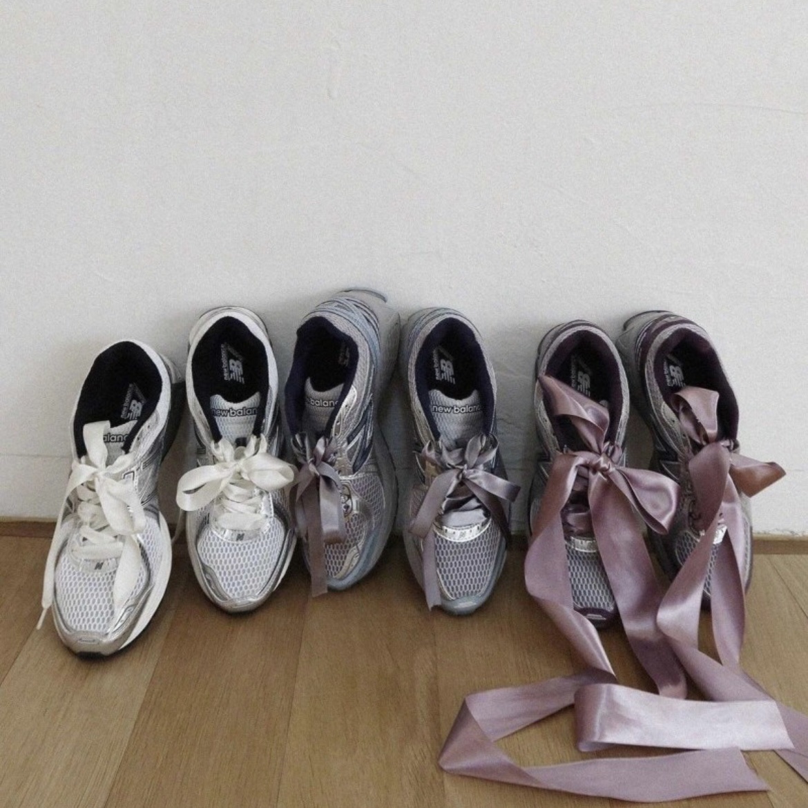 New Balance 860v2 Midnight Violet, New Balance 860v2 Arctic Grey 착용 스타일 - 3