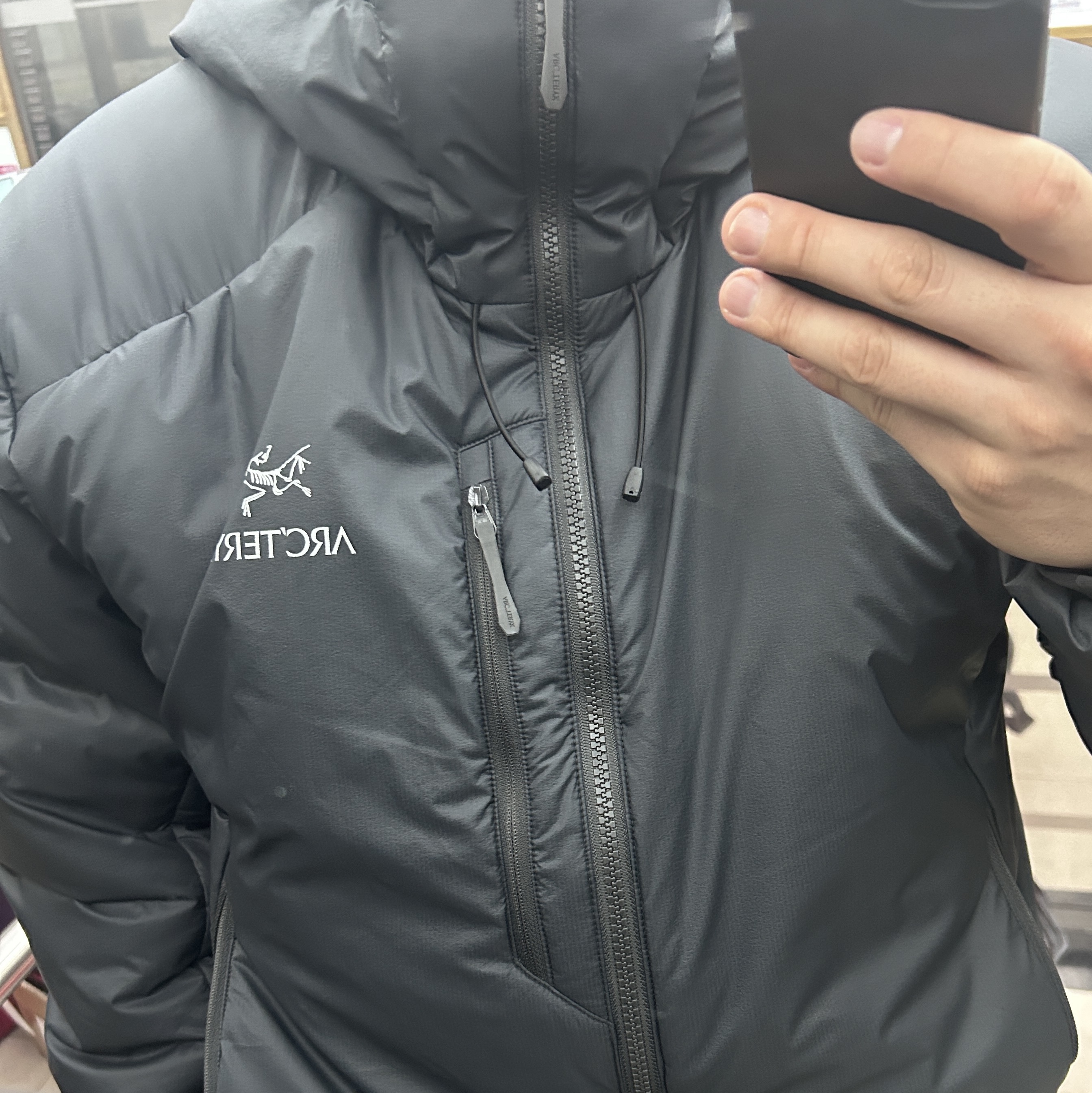 Arc'teryx Nuclei SV Parka Graphite 착용 스타일