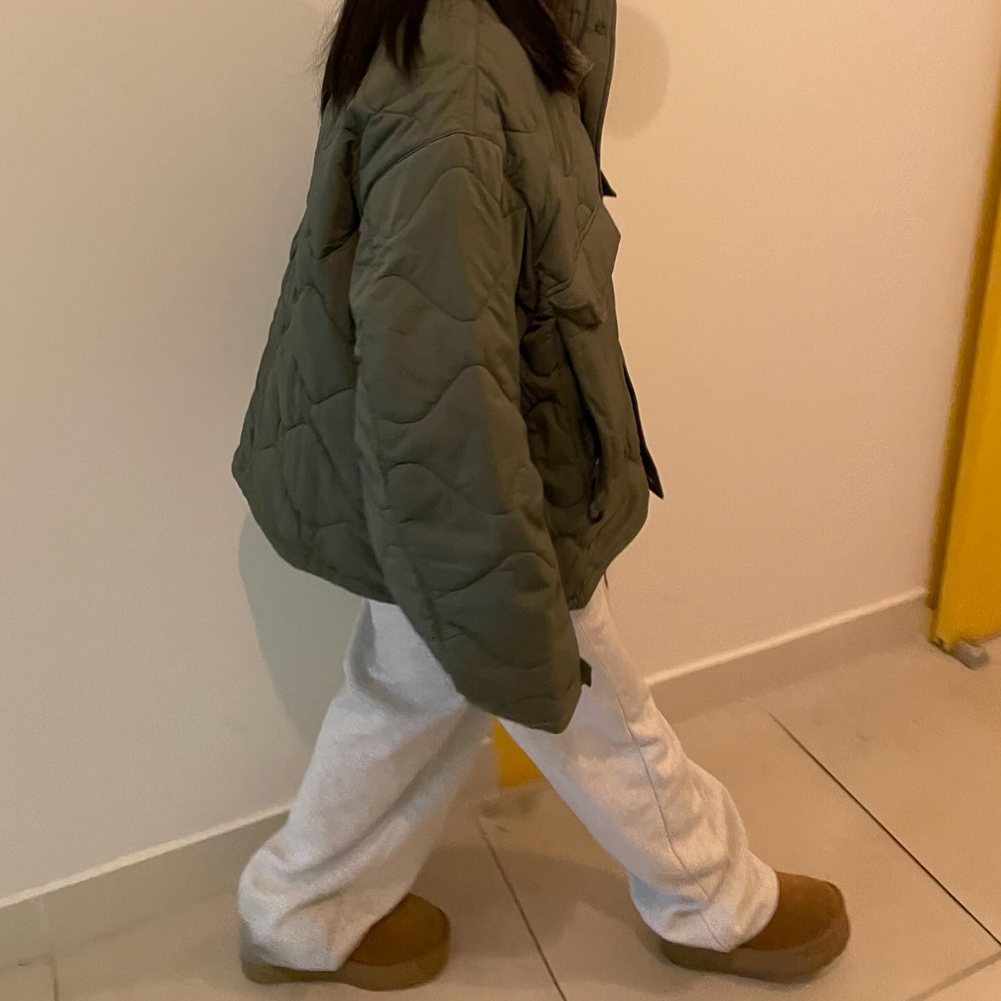 (W) UGG Classic Ultra Mini Platform Boots Chestnut 착용 스타일 - 6