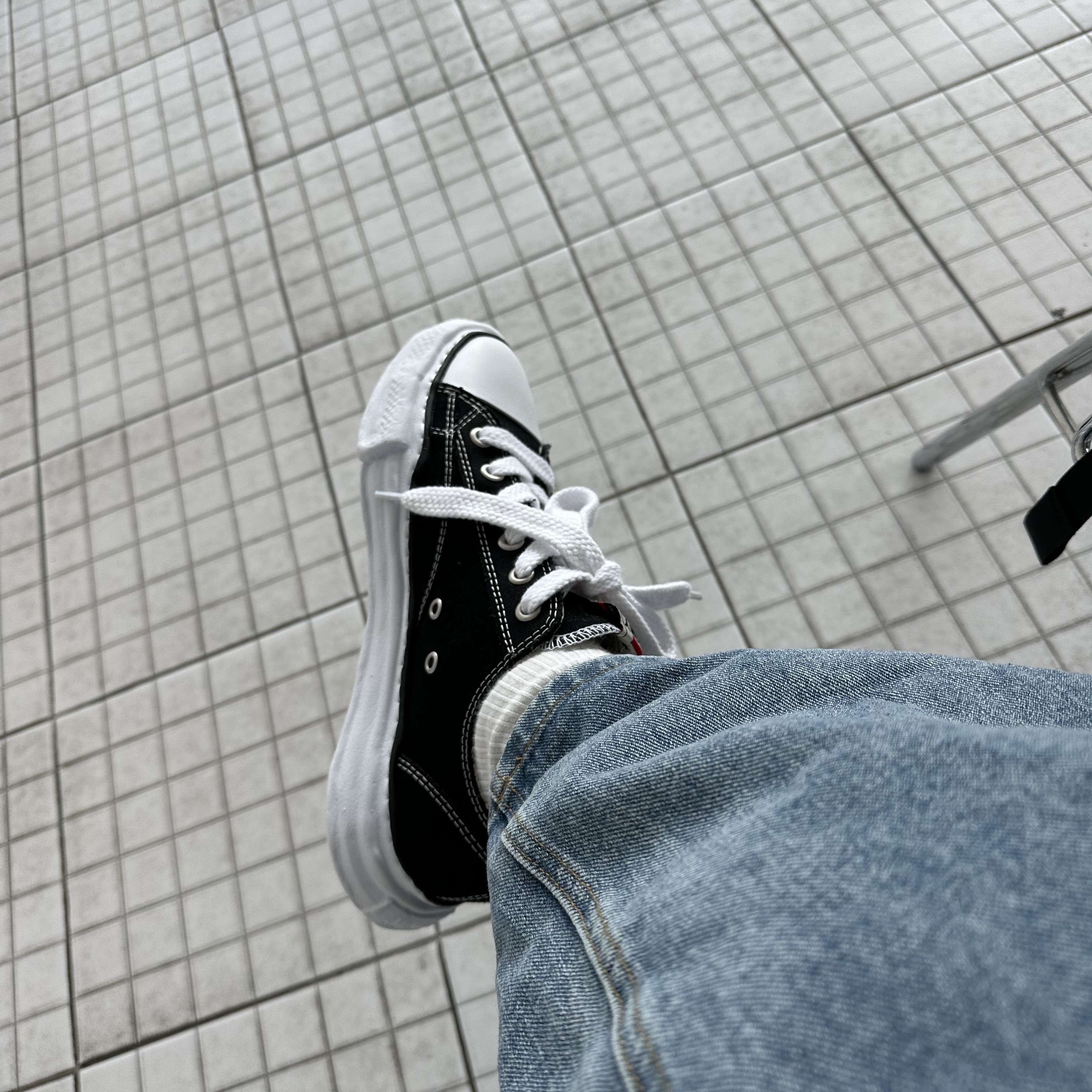 Maison Mihara Yasuhiro Peterson OG Sole Canvas Low Sneakers Black 착용 스타일 - 5