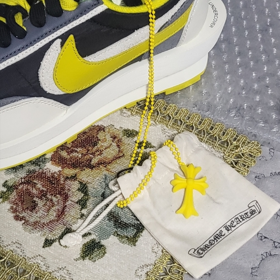 Chrome Hearts Silichrome CH Cross Pendant Yellow 2022/2023, Nike x Sacai x Undercover LDWaffle Black Bright Citron 착용 스타일