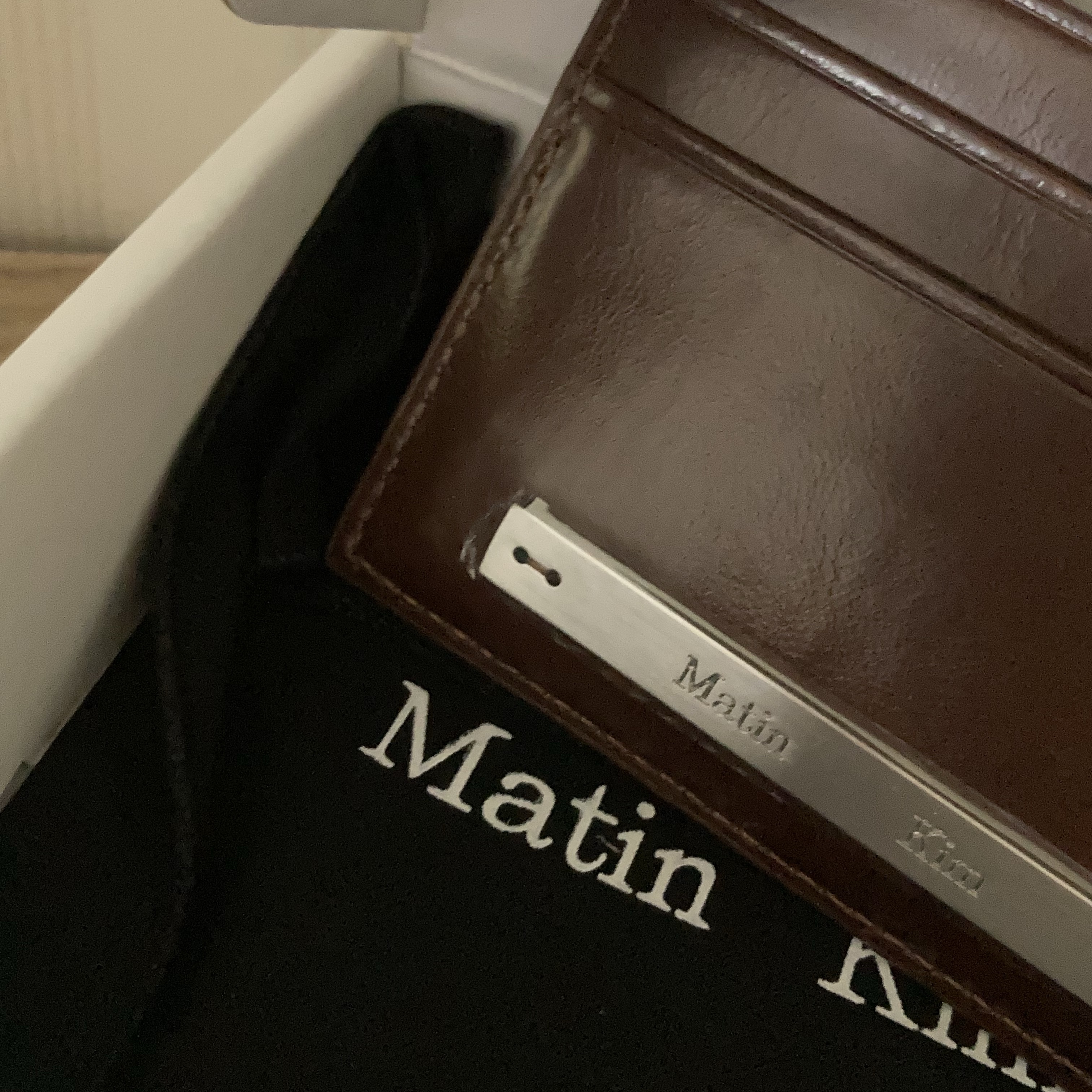 Matin Kim Vintage Card Wallet Brown 착용 스타일