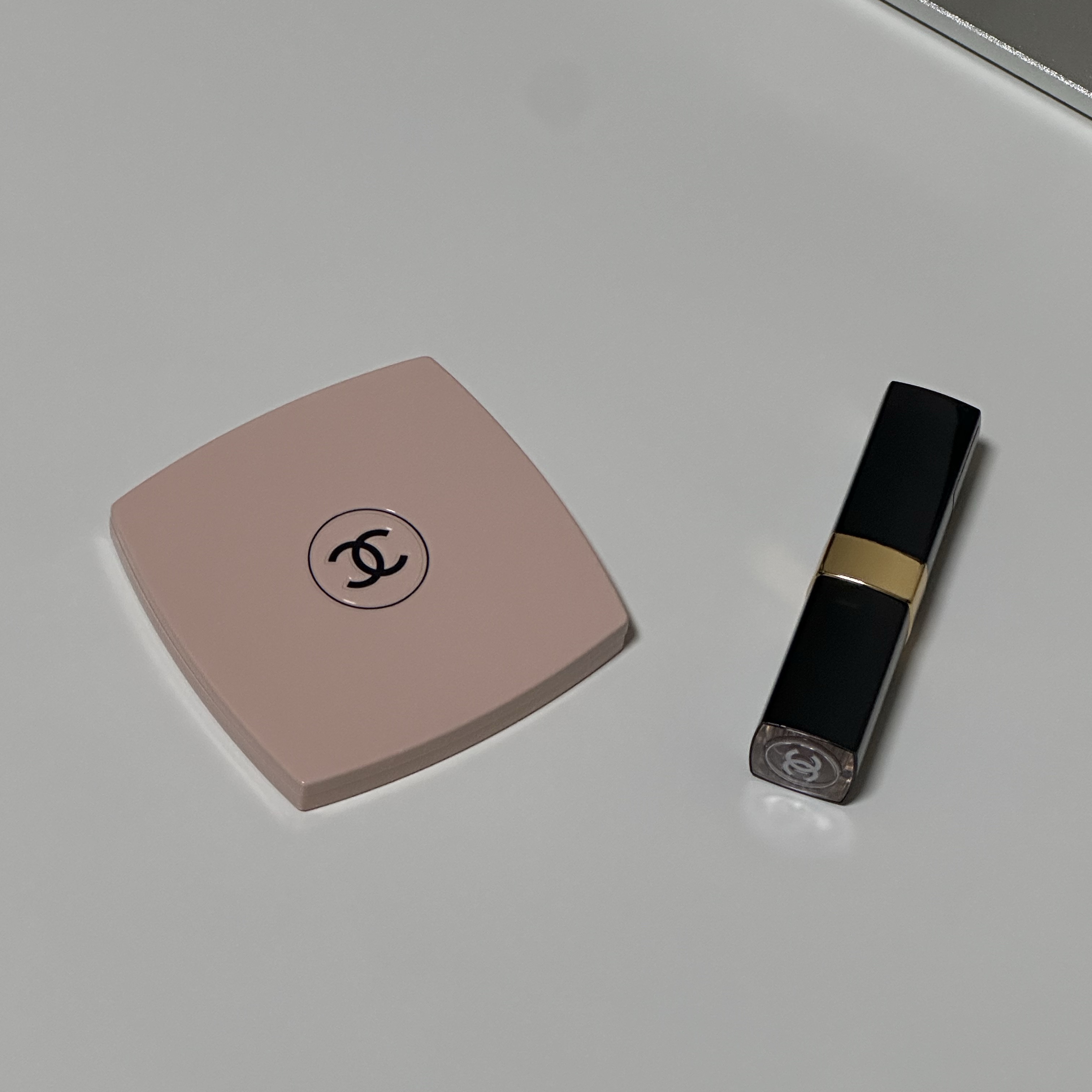 Chanel Codes Couleur Limited Edition Miroir Double Facettes 111 Ballerina 착용 스타일