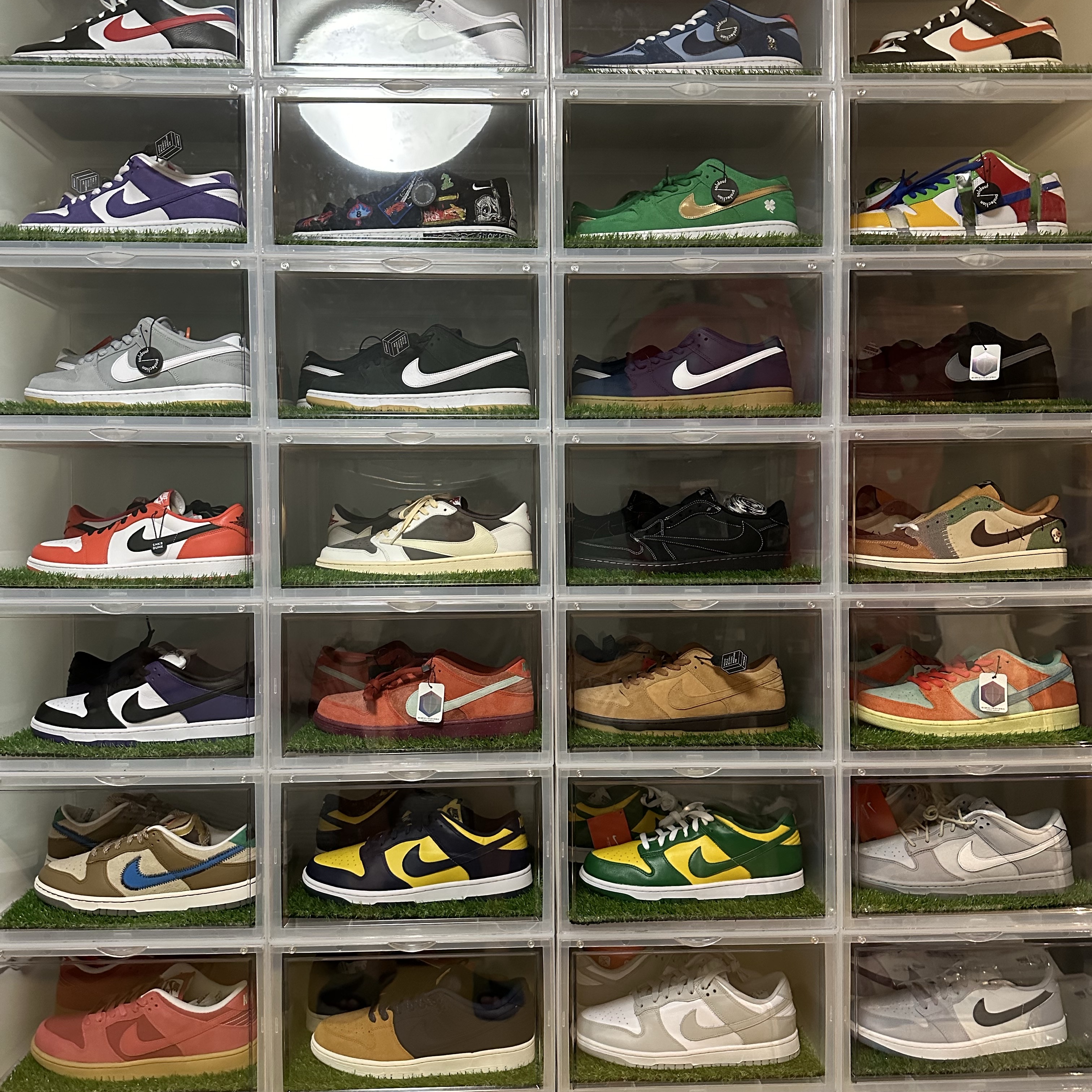 Jordan 1 x Travis Scott Retro Low OG SP Sail and Ridgerock, Jordan 1 x Travis Scott Retro Low OG SP Black Phantom 착용 스타일