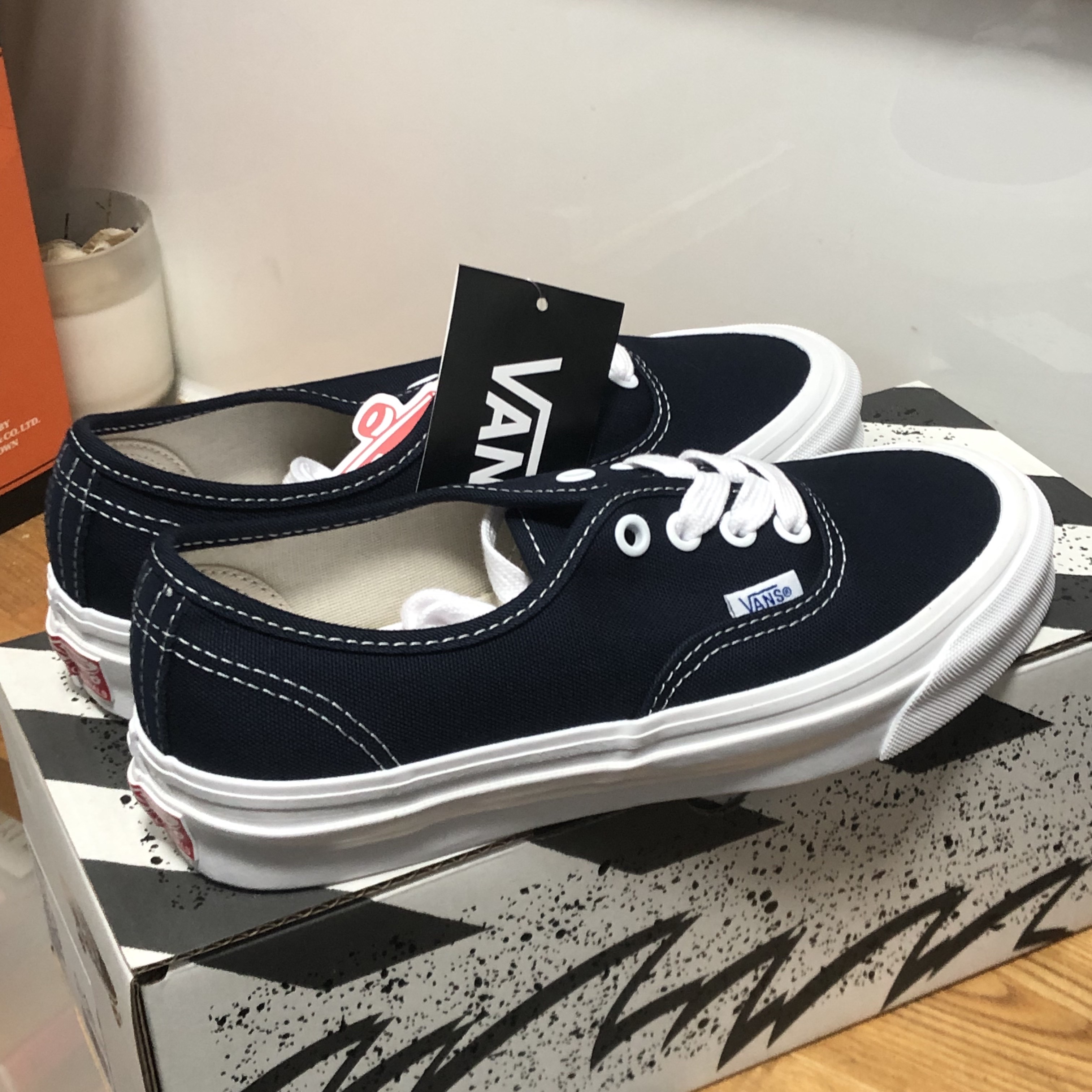 Vans Vault OG Authentic LX Black 착용 스타일